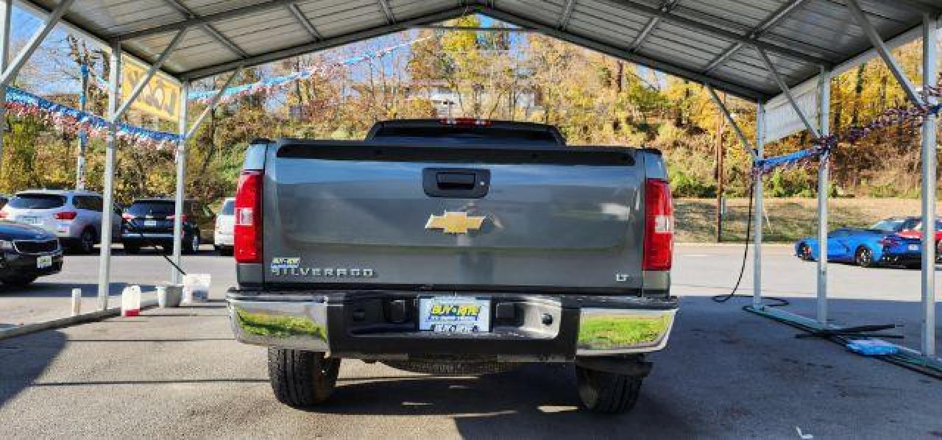 2011 GRAY /Ebony Cloth Interior Chevrolet Silverado 1500 LT Ext. Cab 4WD (1GCRKSE39BZ) with an 5.3L V8 engine, AT transmission, located at 353 S. Mineral St., Keyser, WV, 26726, (304) 788-7887, 39.436451, -78.981674 - Photo#10