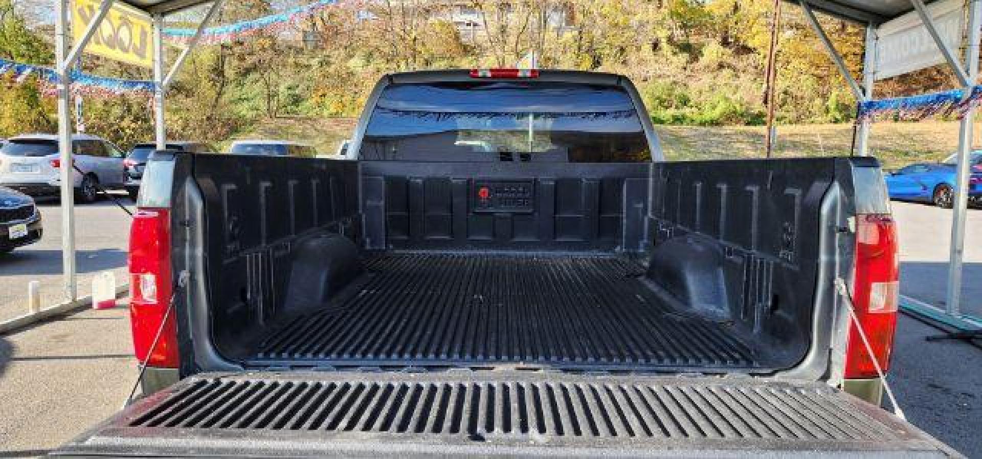 2011 GRAY /Ebony Cloth Interior Chevrolet Silverado 1500 LT Ext. Cab 4WD (1GCRKSE39BZ) with an 5.3L V8 engine, AT transmission, located at 353 S. Mineral St., Keyser, WV, 26726, (304) 788-7887, 39.436451, -78.981674 - Photo#11