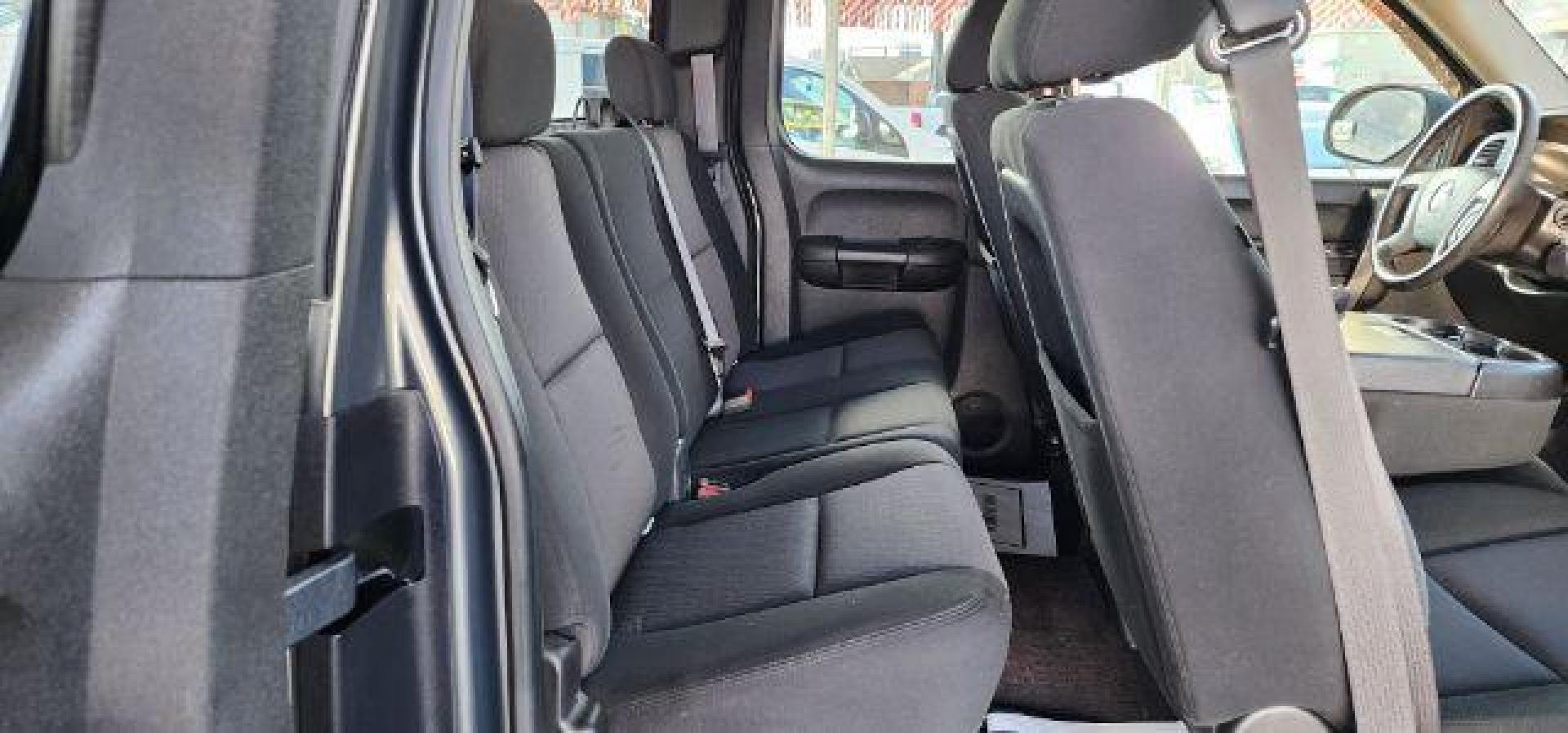 2011 GRAY /Ebony Cloth Interior Chevrolet Silverado 1500 LT Ext. Cab 4WD (1GCRKSE39BZ) with an 5.3L V8 engine, AT transmission, located at 353 S. Mineral St., Keyser, WV, 26726, (304) 788-7887, 39.436451, -78.981674 - Photo#14