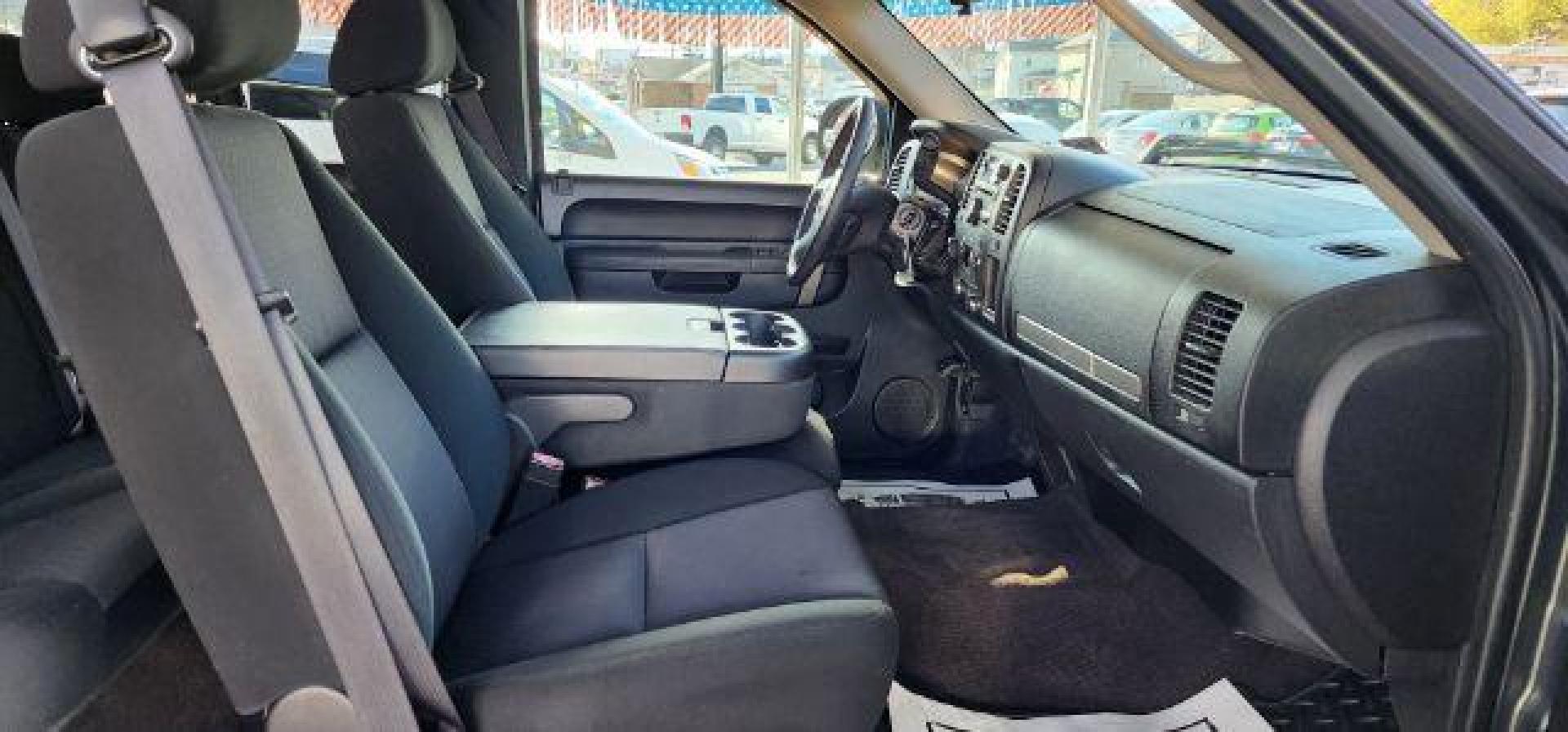 2011 GRAY /Ebony Cloth Interior Chevrolet Silverado 1500 LT Ext. Cab 4WD (1GCRKSE39BZ) with an 5.3L V8 engine, AT transmission, located at 353 S. Mineral St., Keyser, WV, 26726, (304) 788-7887, 39.436451, -78.981674 - Photo#15