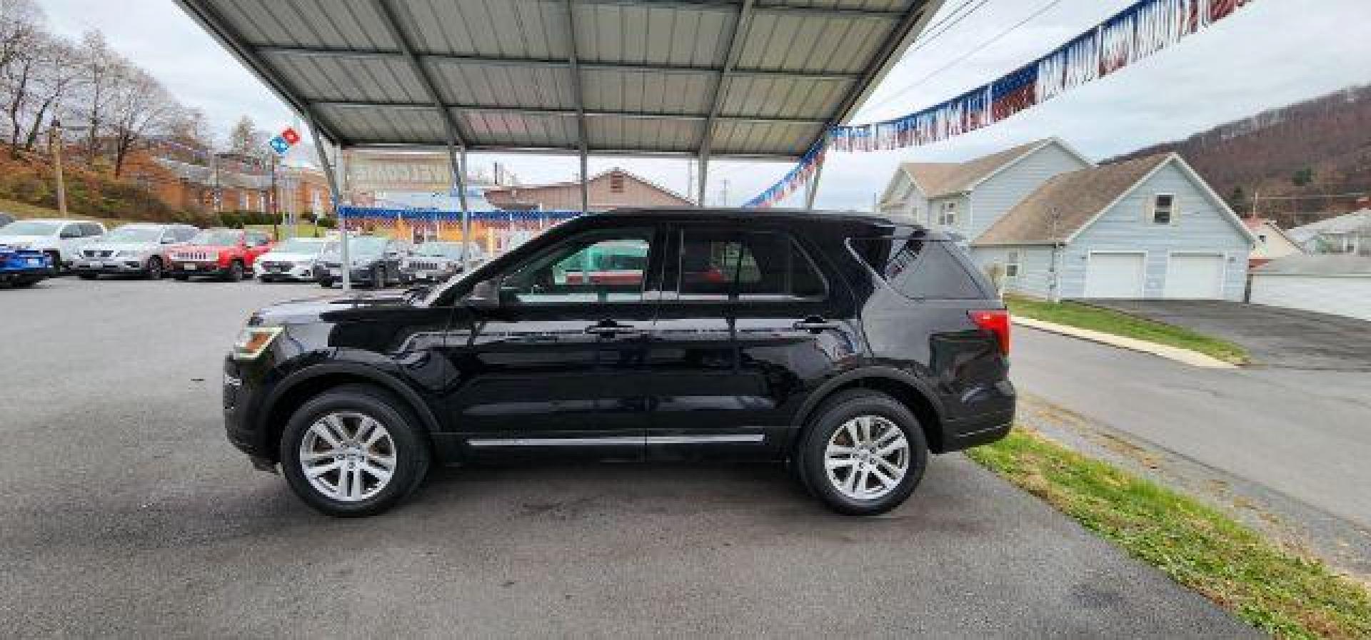 2018 BLACK /Ebony Black, premium cloth Ford Explorer XLT 4WD (1FM5K8D82JG) with an 3.5L V6 engine, AT transmission, located at 353 S. Mineral St., Keyser, WV, 26726, (304) 788-7887, 39.436451, -78.981674 - FOR A BETTER PRICE CALL PAUL AT 301-268-8150 - Photo#3