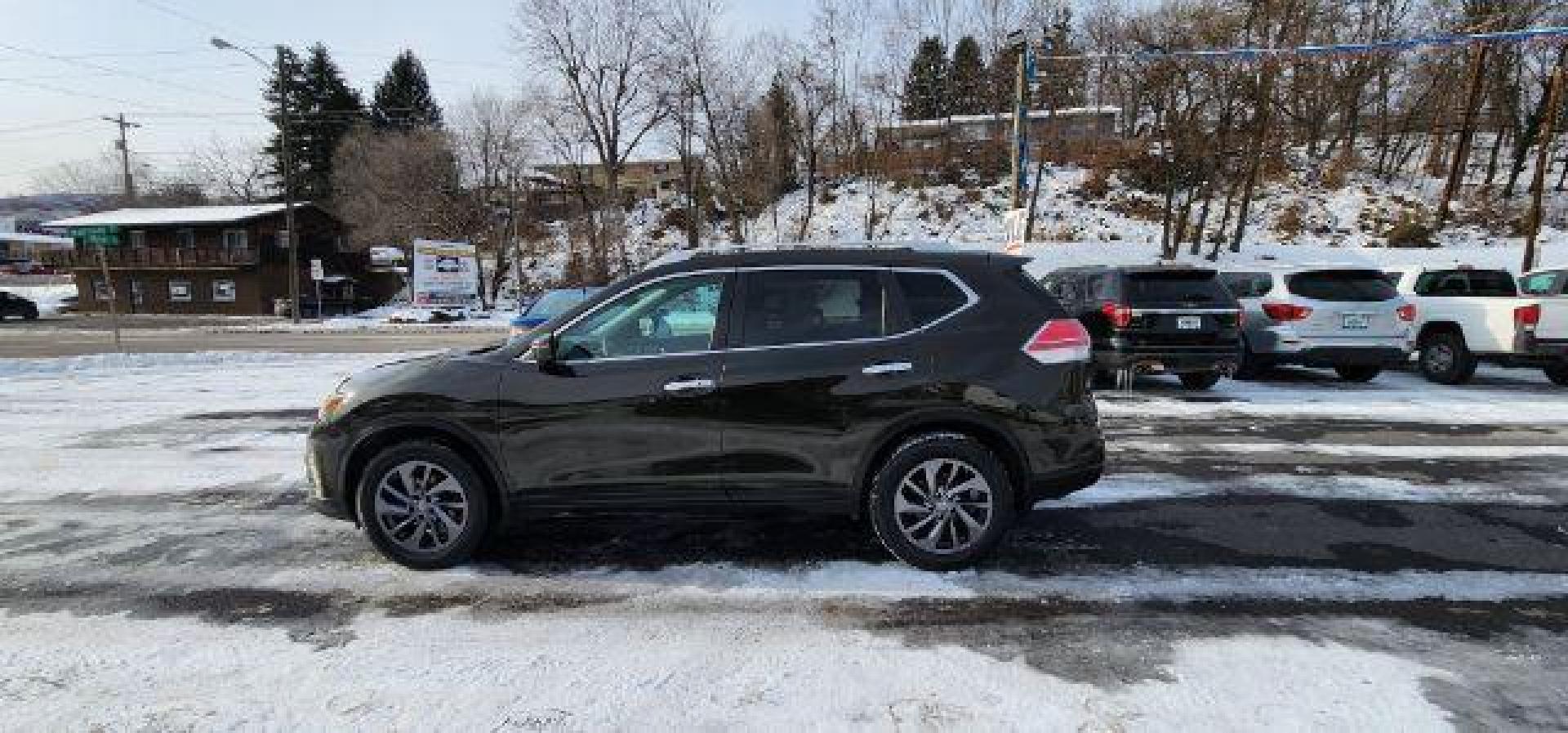 2016 GREEN /Charcoal, leather Nissan Rogue SL AWD (5N1AT2MVXGC) with an 2.5 L4 engine, CVT transmission, located at 353 S. Mineral St., Keyser, WV, 26726, (304) 788-7887, 39.436451, -78.981674 - FOR A BETTER PRICE CALL PAUL AT 301-268-8150 - Photo#3