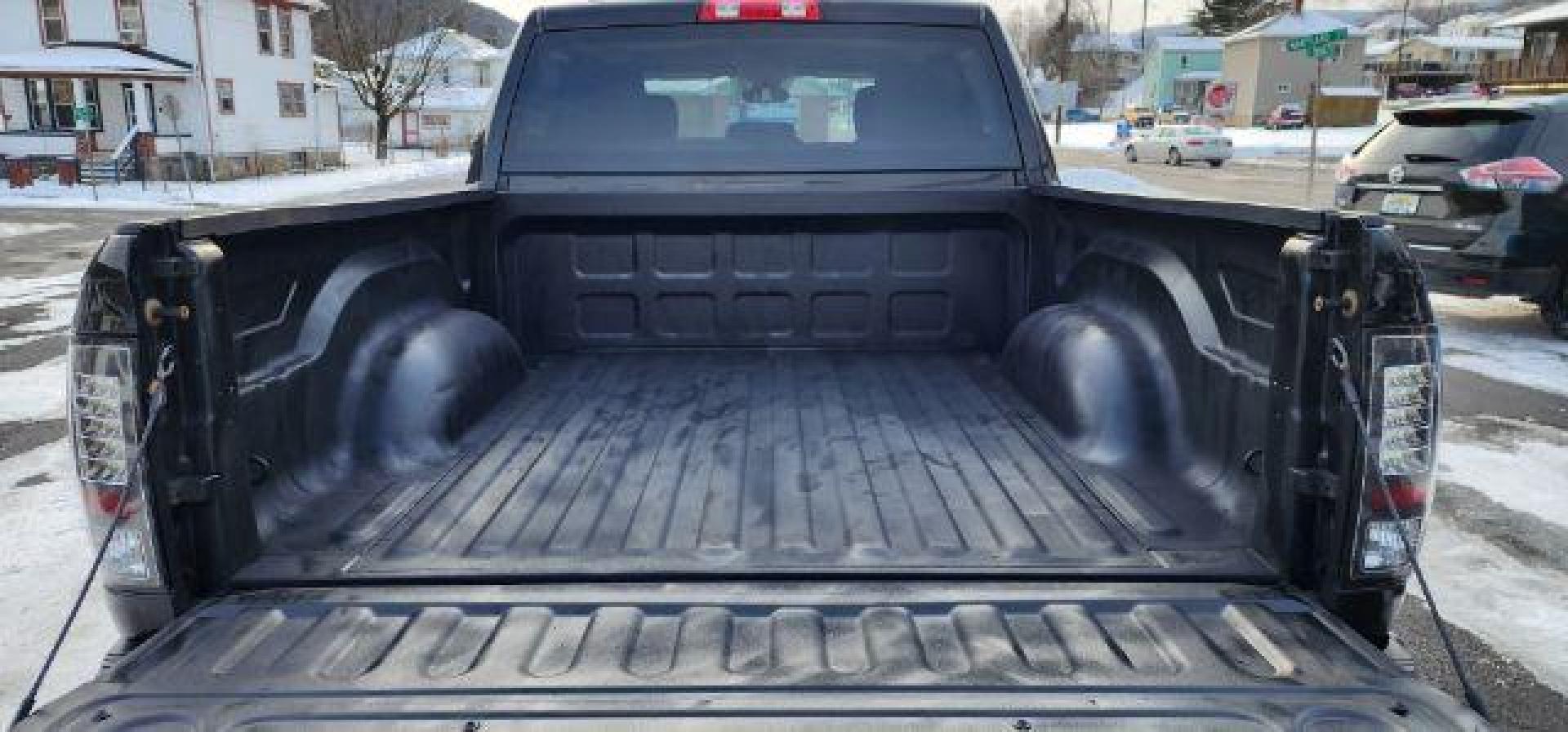 2013 Black /Black/Diesel Gray Cloth Interior RAM 1500 Express Crew Cab 4x4 (1C6RR7KT8DS) with an 5.7 V8 engine, AT transmission, located at 353 S. Mineral St., Keyser, WV, 26726, (304) 788-7887, 39.436451, -78.981674 - FOR A BETTER PRICE CALL PAUL AT 301-268-8150 - Photo#10