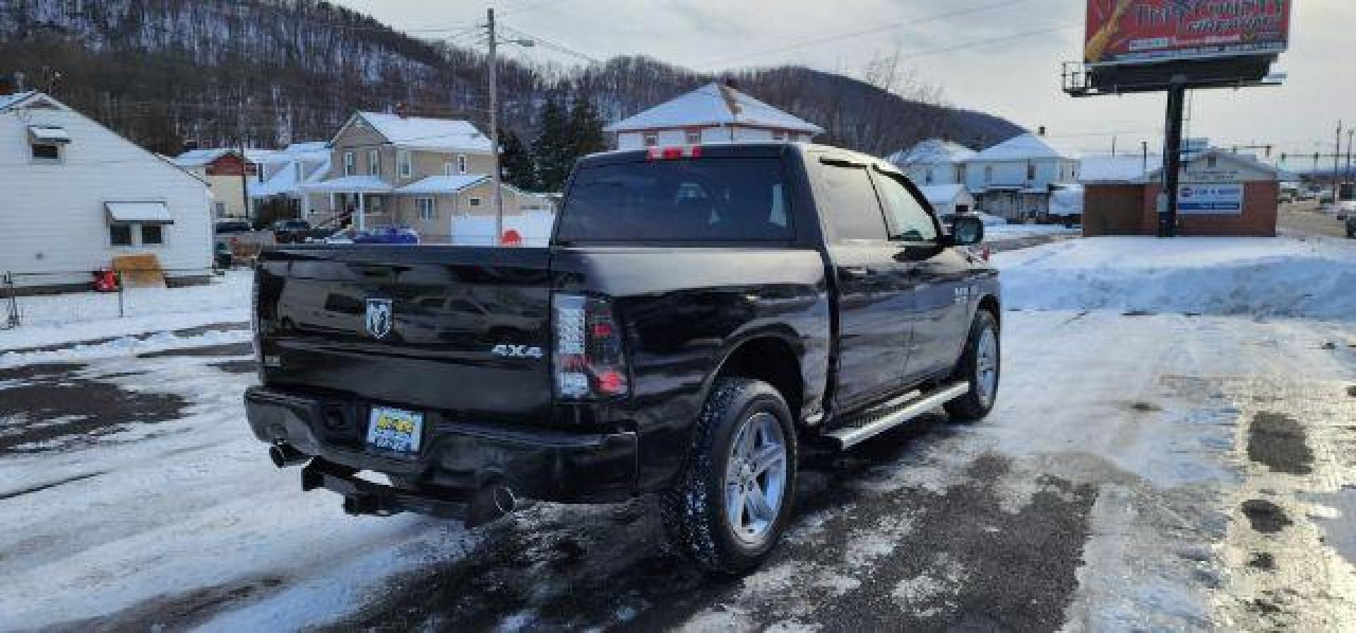 2013 Black /Black/Diesel Gray Cloth Interior RAM 1500 Express Crew Cab 4x4 (1C6RR7KT8DS) with an 5.7 V8 engine, AT transmission, located at 353 S. Mineral St., Keyser, WV, 26726, (304) 788-7887, 39.436451, -78.981674 - FOR A BETTER PRICE CALL PAUL AT 301-268-8150 - Photo#11