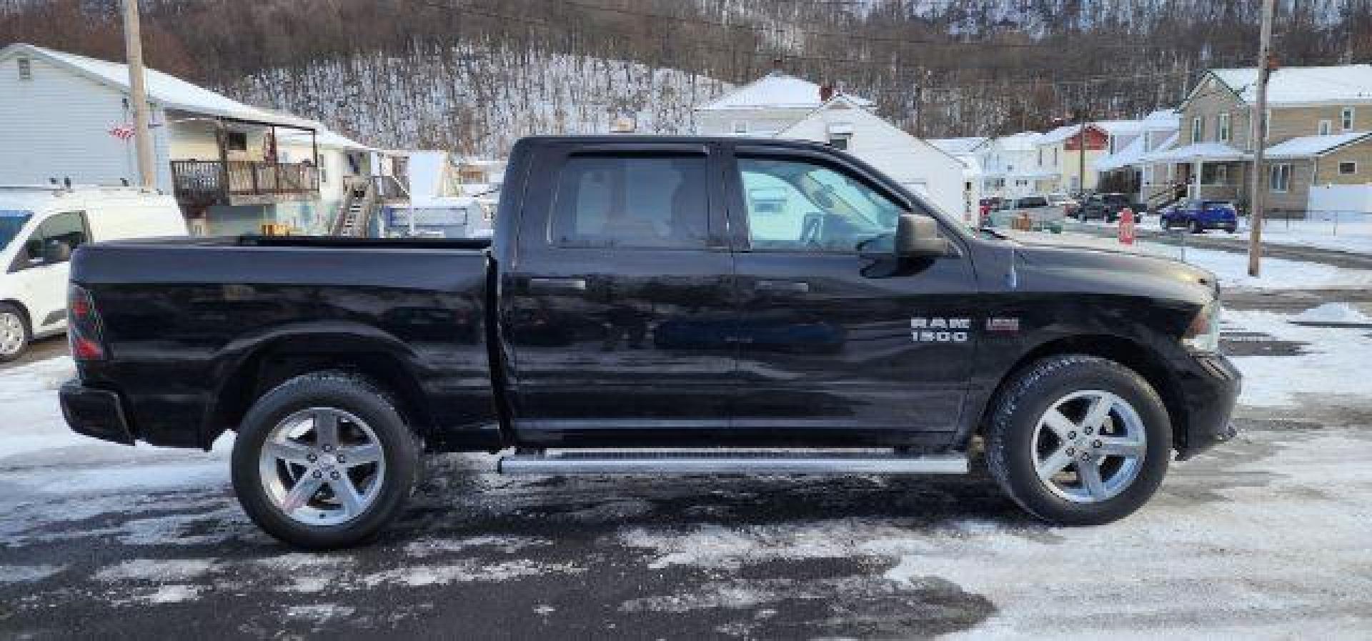 2013 Black /Black/Diesel Gray Cloth Interior RAM 1500 Express Crew Cab 4x4 (1C6RR7KT8DS) with an 5.7 V8 engine, AT transmission, located at 353 S. Mineral St., Keyser, WV, 26726, (304) 788-7887, 39.436451, -78.981674 - FOR A BETTER PRICE CALL PAUL AT 301-268-8150 - Photo#12