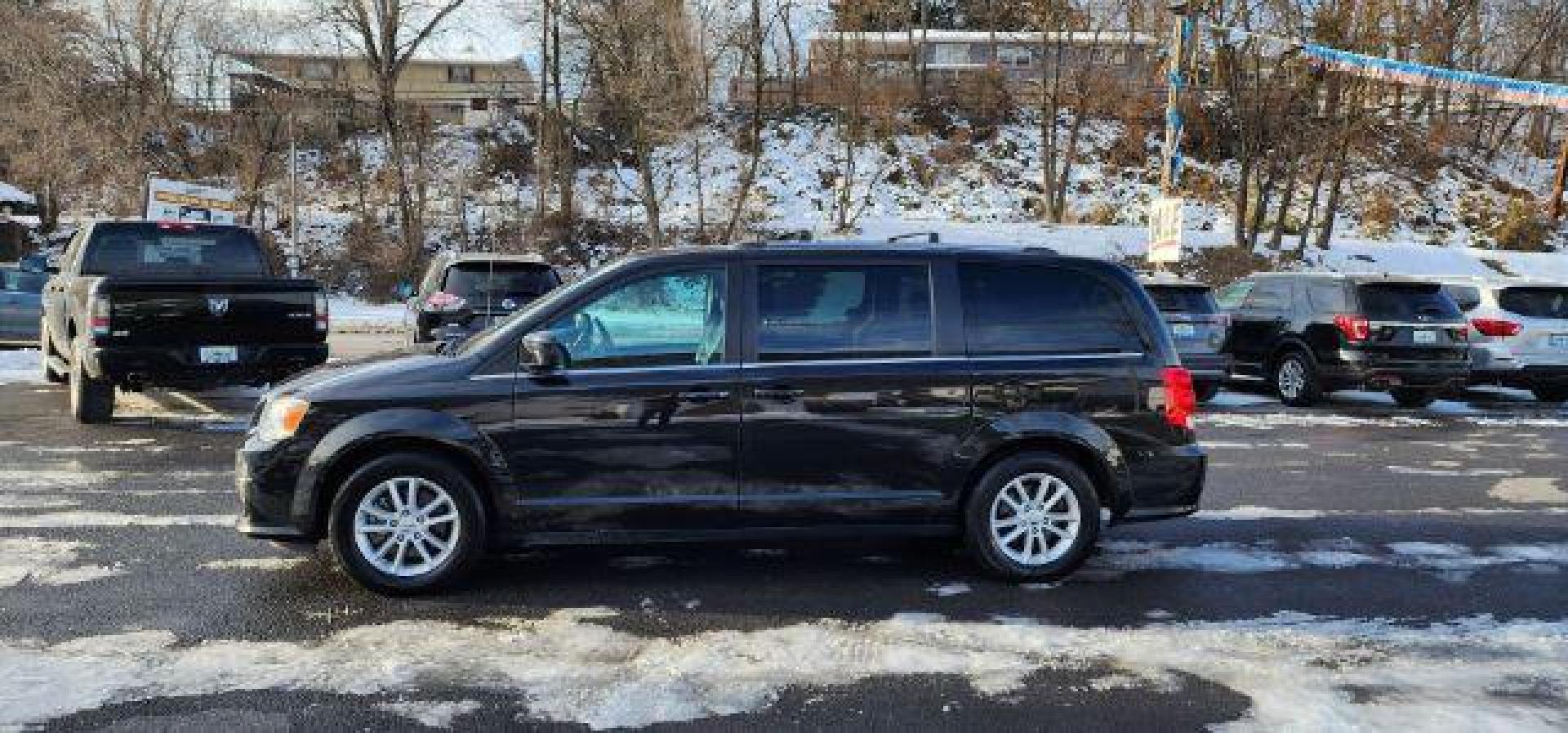 2020 Black /Leather Black Dodge Grand Caravan SXT (2C4RDGCG1LR) with an 3.6L V6 engine, AT transmission, located at 353 S. Mineral St., Keyser, WV, 26726, (304) 788-7887, 39.436451, -78.981674 - FOR A BETTER PRICE CALL PAUL AT 301-268-8150 - Photo#3