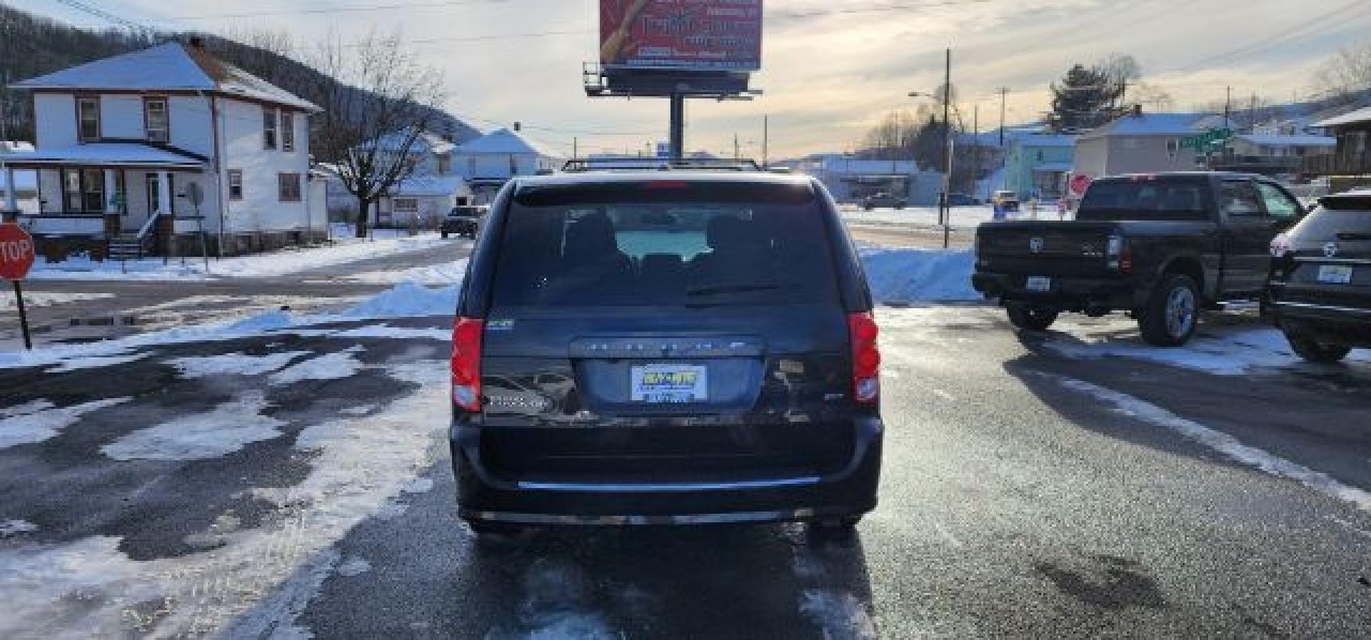 2020 Black /Leather Black Dodge Grand Caravan SXT (2C4RDGCG1LR) with an 3.6L V6 engine, AT transmission, located at 353 S. Mineral St., Keyser, WV, 26726, (304) 788-7887, 39.436451, -78.981674- Photo#10