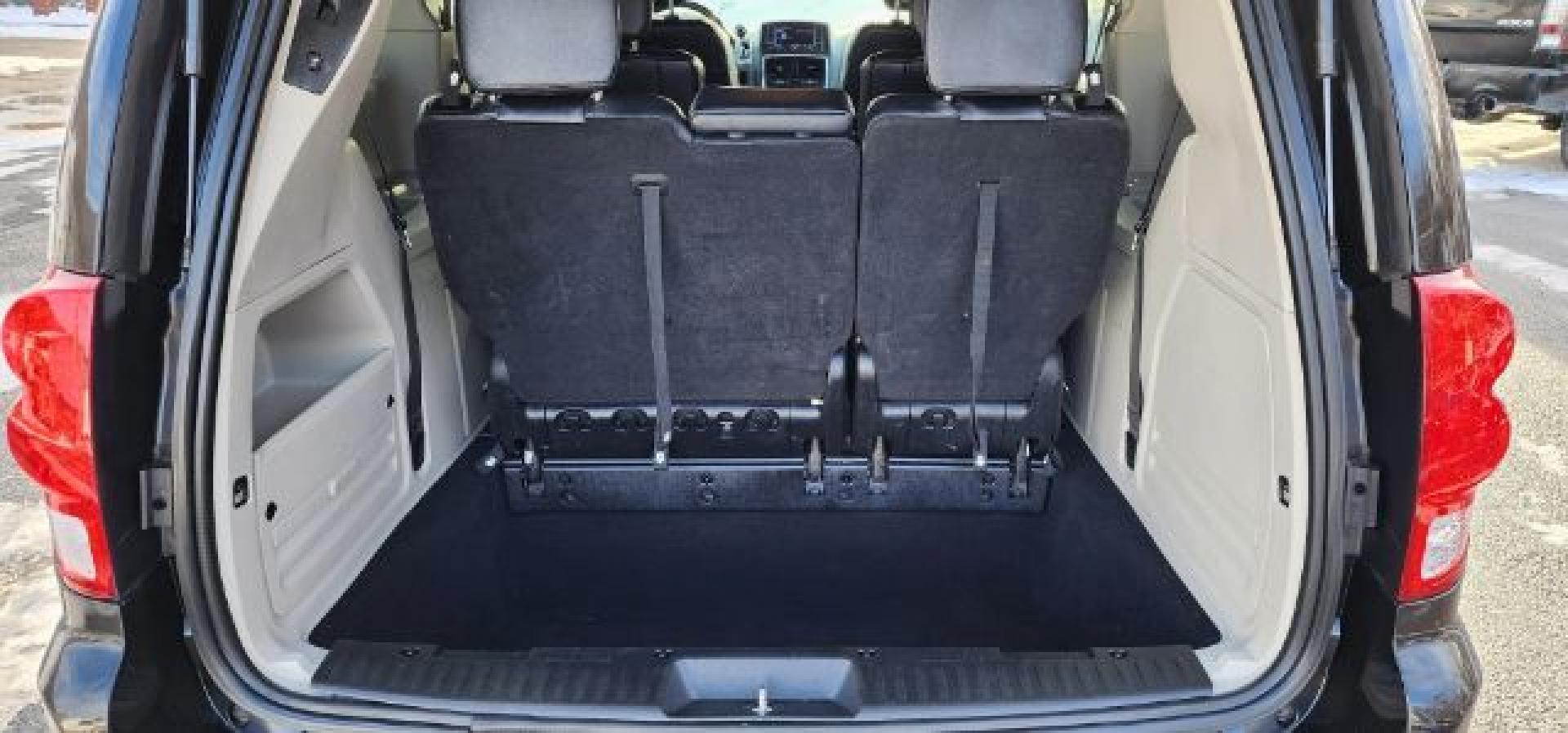 2020 Black /Leather Black Dodge Grand Caravan SXT (2C4RDGCG1LR) with an 3.6L V6 engine, AT transmission, located at 353 S. Mineral St., Keyser, WV, 26726, (304) 788-7887, 39.436451, -78.981674- Photo#11