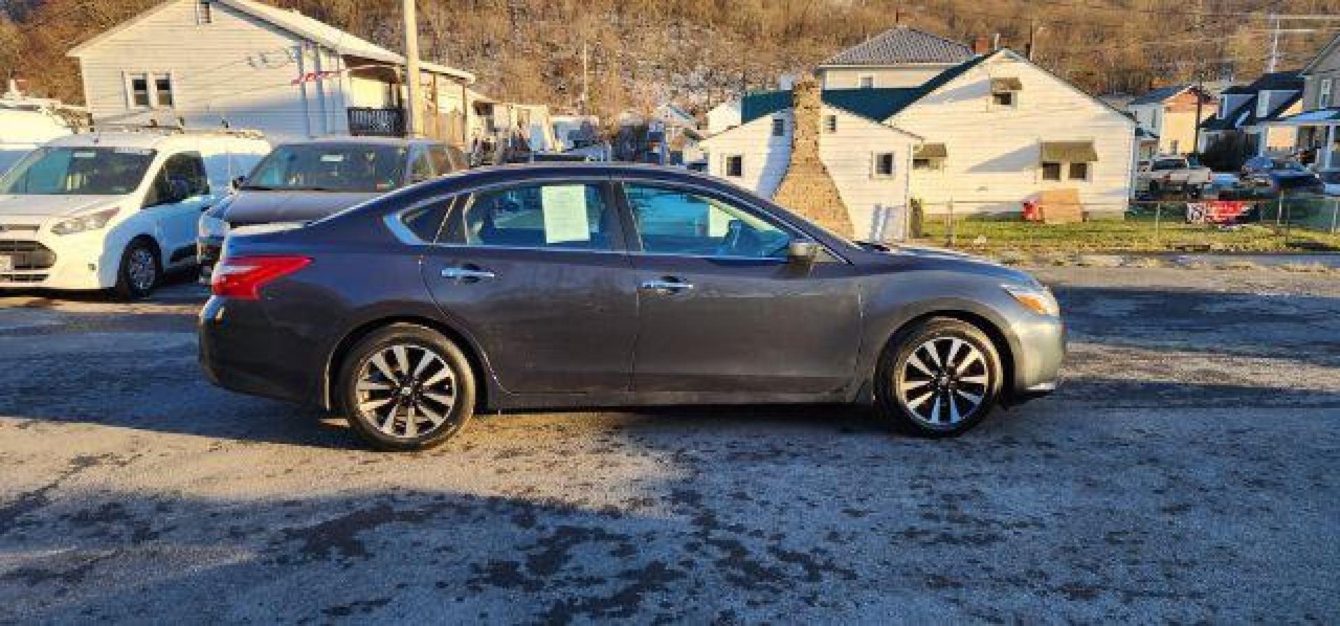 2018 GRAY /Charcoal, cloth Nissan Altima 2.5 SV (1N4AL3AP1JC) with an 2.5 L4 engine, CVT transmission, located at 353 S. Mineral St., Keyser, WV, 26726, (304) 788-7887, 39.436451, -78.981674 - FOR A BETTER PRICE CALL PAUL AT 301-268-8150 - Photo#12