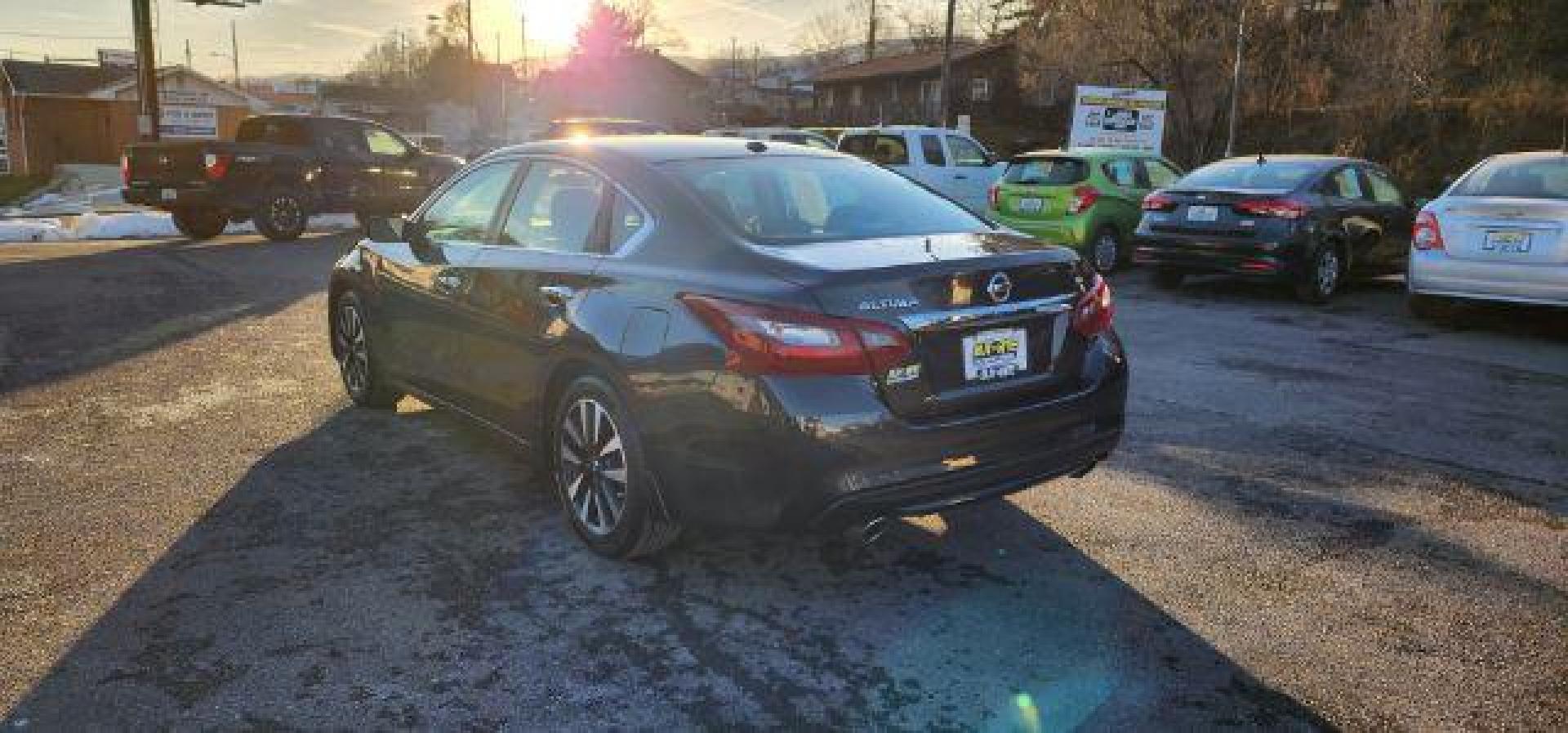 2018 GRAY /Charcoal, cloth Nissan Altima 2.5 SV (1N4AL3AP1JC) with an 2.5 L4 engine, CVT transmission, located at 353 S. Mineral St., Keyser, WV, 26726, (304) 788-7887, 39.436451, -78.981674 - FOR A BETTER PRICE CALL PAUL AT 301-268-8150 - Photo#24