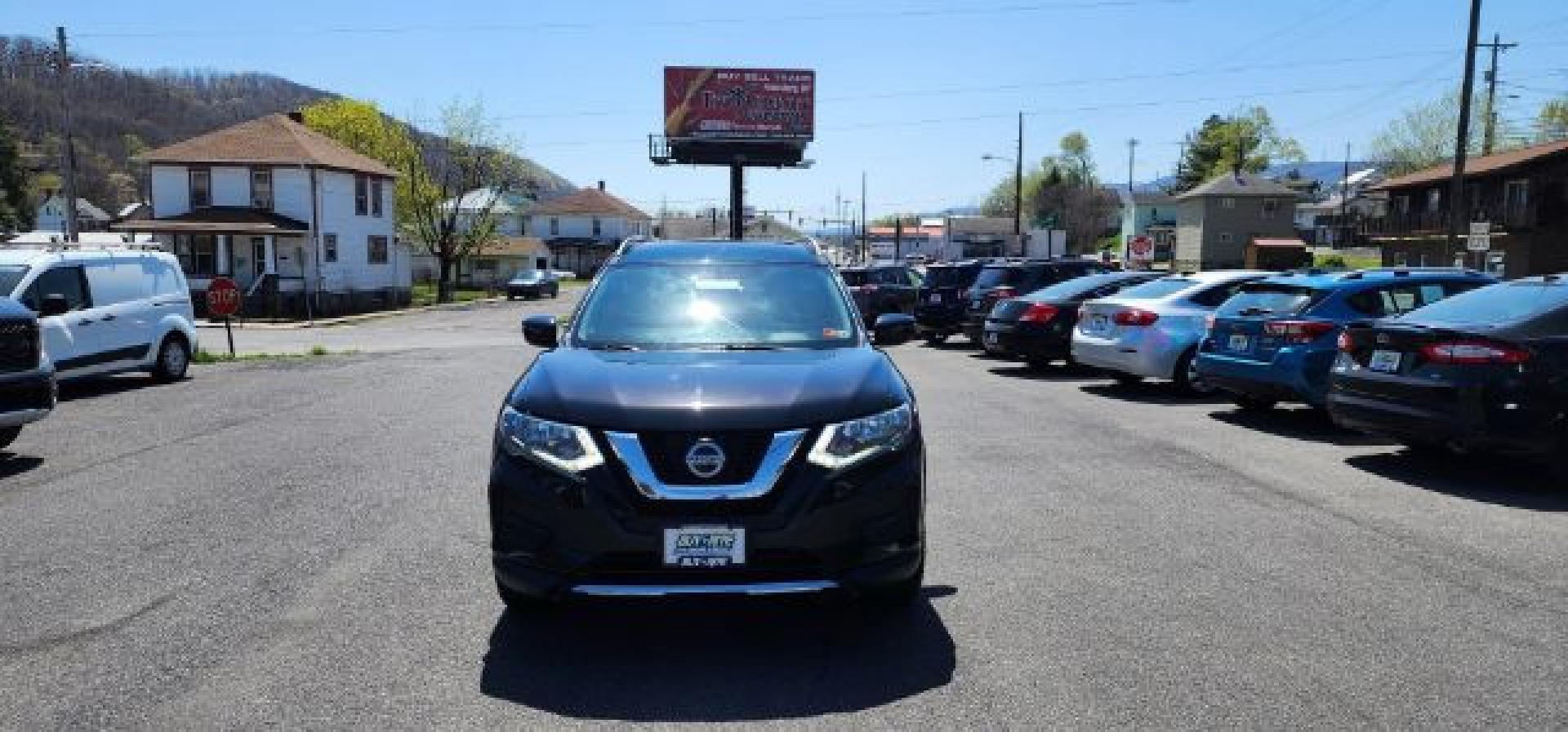 2018 GREEN /Cloth NISSAN ROGUE SV (5N1AT2MV1JC) with an 2.5L L4 engine, CVT transmission, located at 353 S. Mineral St., Keyser, WV, 26726, (304) 788-7887, 39.436451, -78.981674 - FOR A BETTER PRICE CALL PAUL AT 301-268-8150- Photo#1