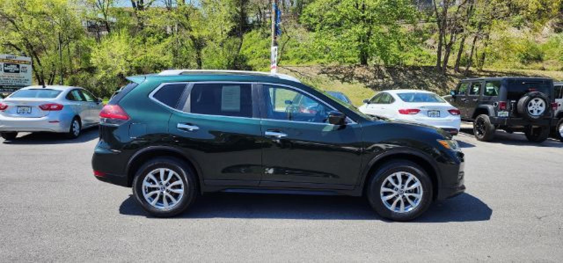 2018 GREEN /Cloth NISSAN ROGUE SV (5N1AT2MV1JC) with an 2.5L L4 engine, CVT transmission, located at 353 S. Mineral St., Keyser, WV, 26726, (304) 788-7887, 39.436451, -78.981674 - FOR A BETTER PRICE CALL PAUL AT 301-268-8150- Photo#12
