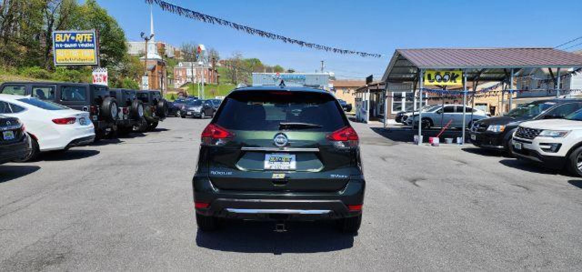 2018 GREEN /Cloth NISSAN ROGUE SV (5N1AT2MV1JC) with an 2.5L L4 engine, CVT transmission, located at 353 S. Mineral St., Keyser, WV, 26726, (304) 788-7887, 39.436451, -78.981674 - FOR A BETTER PRICE CALL PAUL AT 301-268-8150 - Photo#9