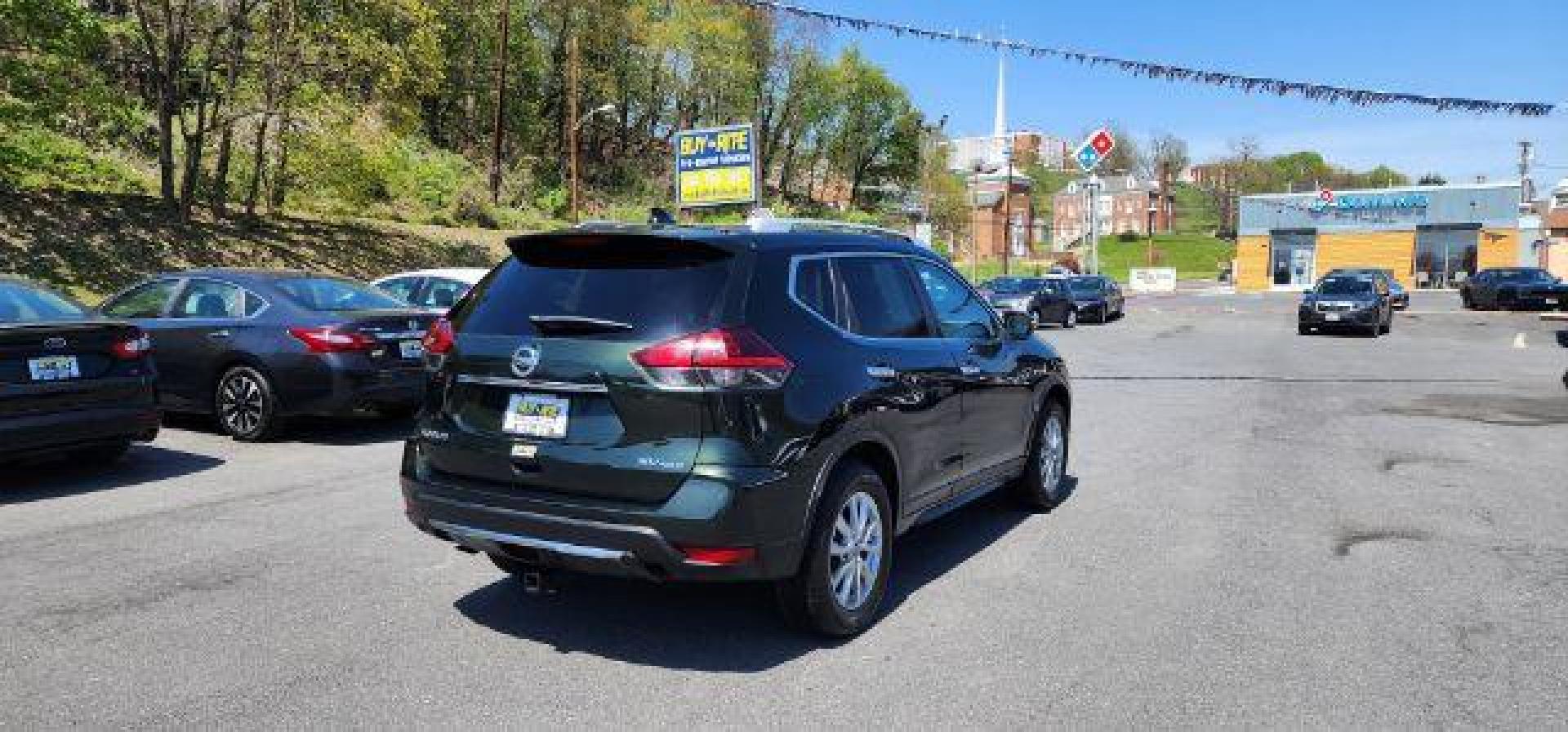 2018 GREEN /Cloth NISSAN ROGUE SV (5N1AT2MV1JC) with an 2.5L L4 engine, CVT transmission, located at 353 S. Mineral St., Keyser, WV, 26726, (304) 788-7887, 39.436451, -78.981674 - FOR A BETTER PRICE CALL PAUL AT 301-268-8150 - Photo#11