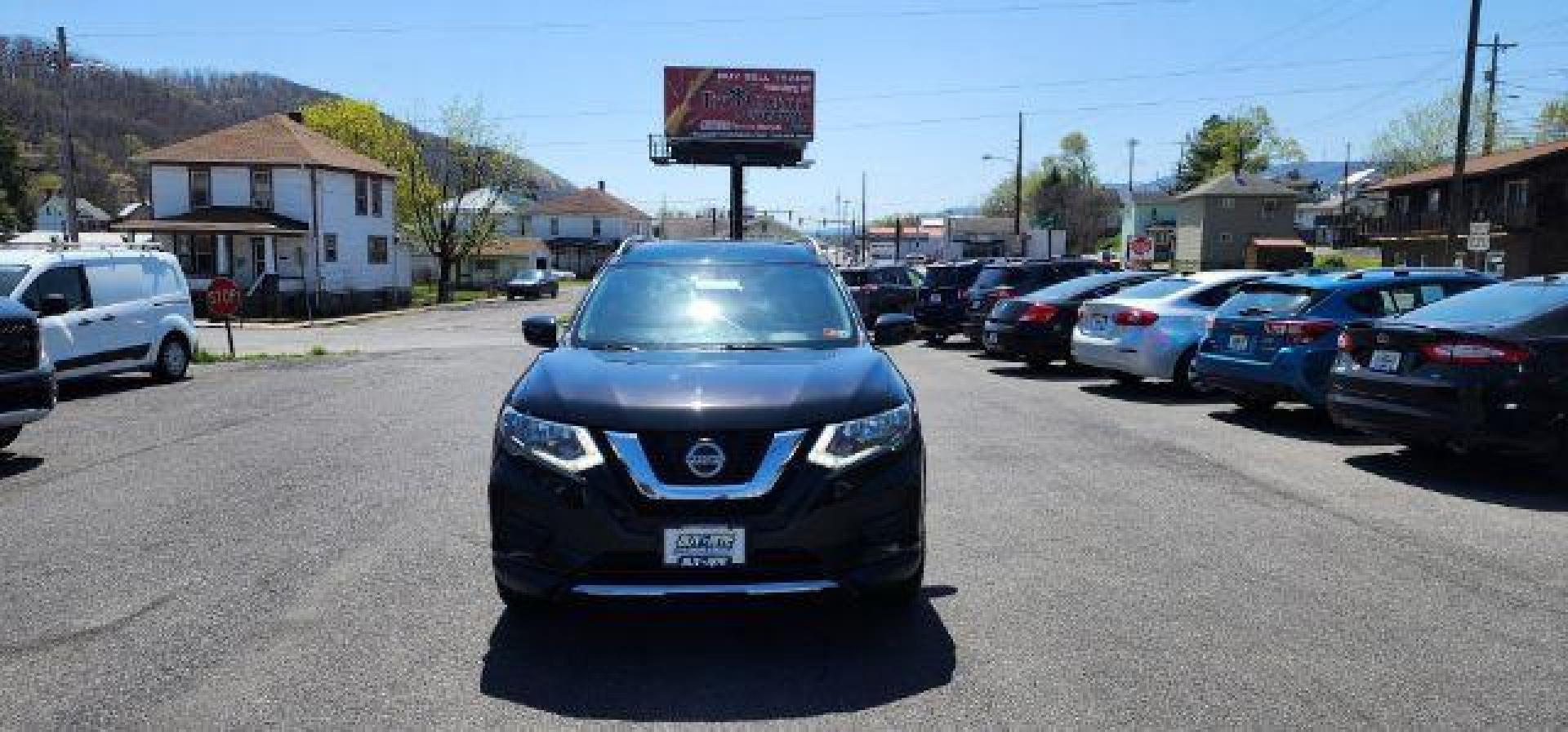 2018 GREEN /Cloth NISSAN ROGUE SV (5N1AT2MV1JC) with an 2.5L L4 engine, CVT transmission, located at 353 S. Mineral St., Keyser, WV, 26726, (304) 788-7887, 39.436451, -78.981674 - FOR A BETTER PRICE CALL PAUL AT 301-268-8150 - Photo#1