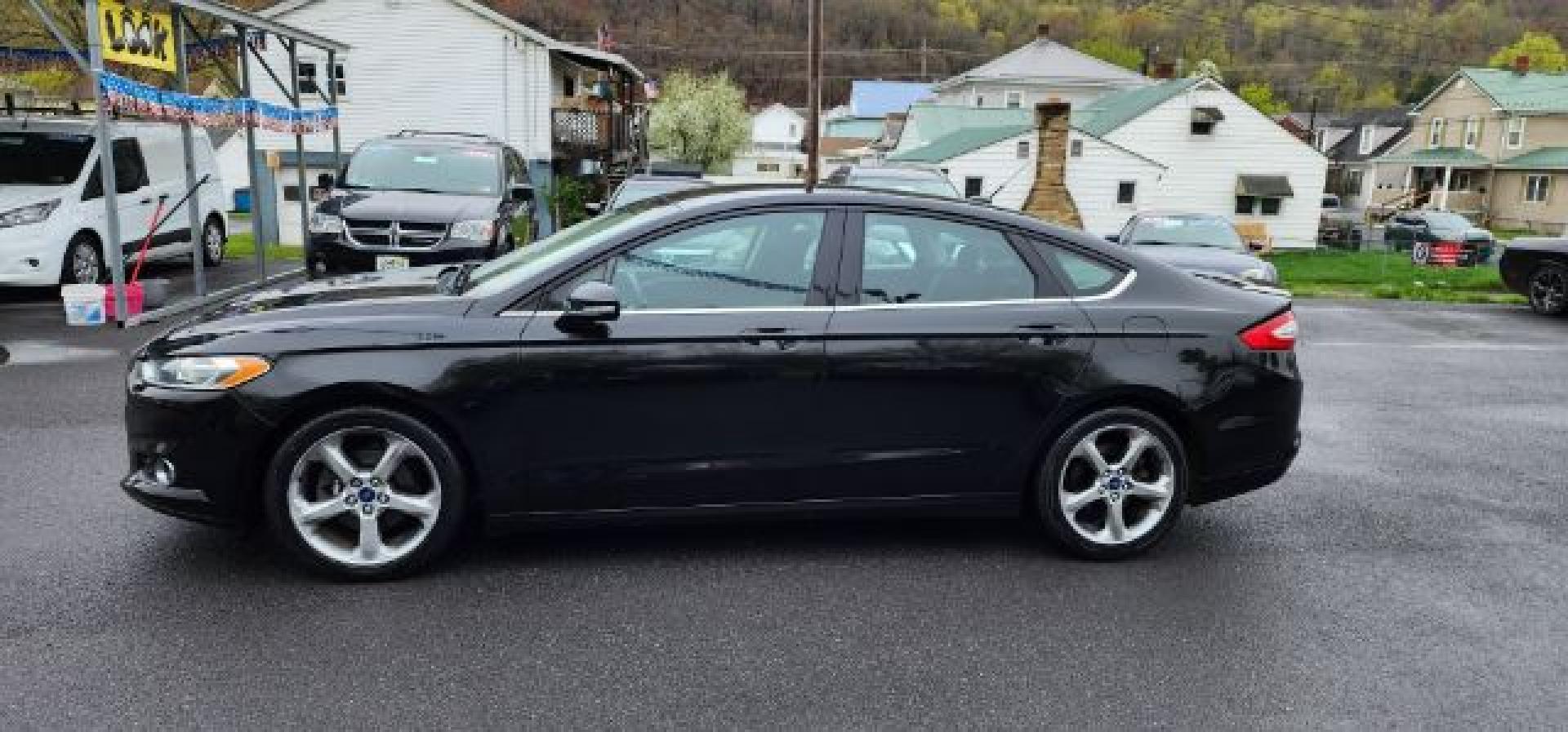 2015 BLACK /Charcoal Black Ford Fusion SE (3FA6P0H70FR) with an 2.5 L4 engine, AT transmission, located at 353 S. Mineral St., Keyser, WV, 26726, (304) 788-7887, 39.436451, -78.981674 - FOR A BETTER PRICE CALL PAUL AT 301-268-8150- Photo#3