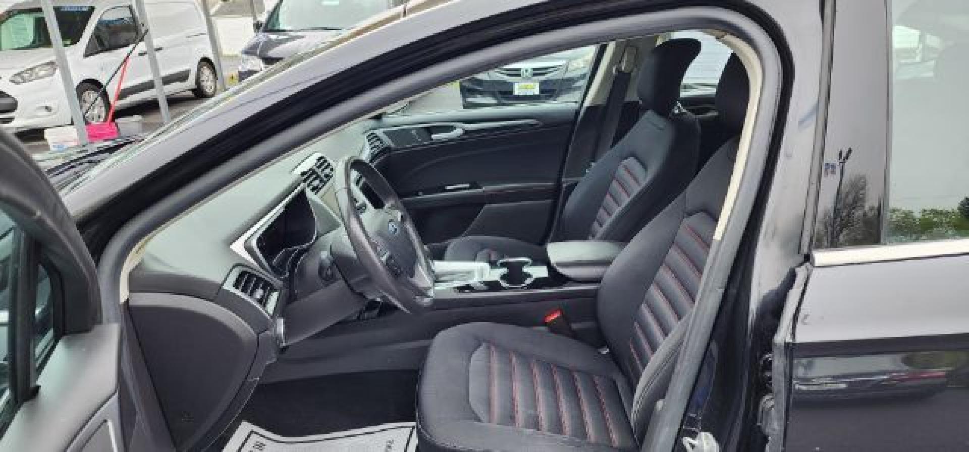 2015 BLACK /Charcoal Black Ford Fusion SE (3FA6P0H70FR) with an 2.5 L4 engine, AT transmission, located at 353 S. Mineral St., Keyser, WV, 26726, (304) 788-7887, 39.436451, -78.981674 - FOR A BETTER PRICE CALL PAUL AT 301-268-8150- Photo#4