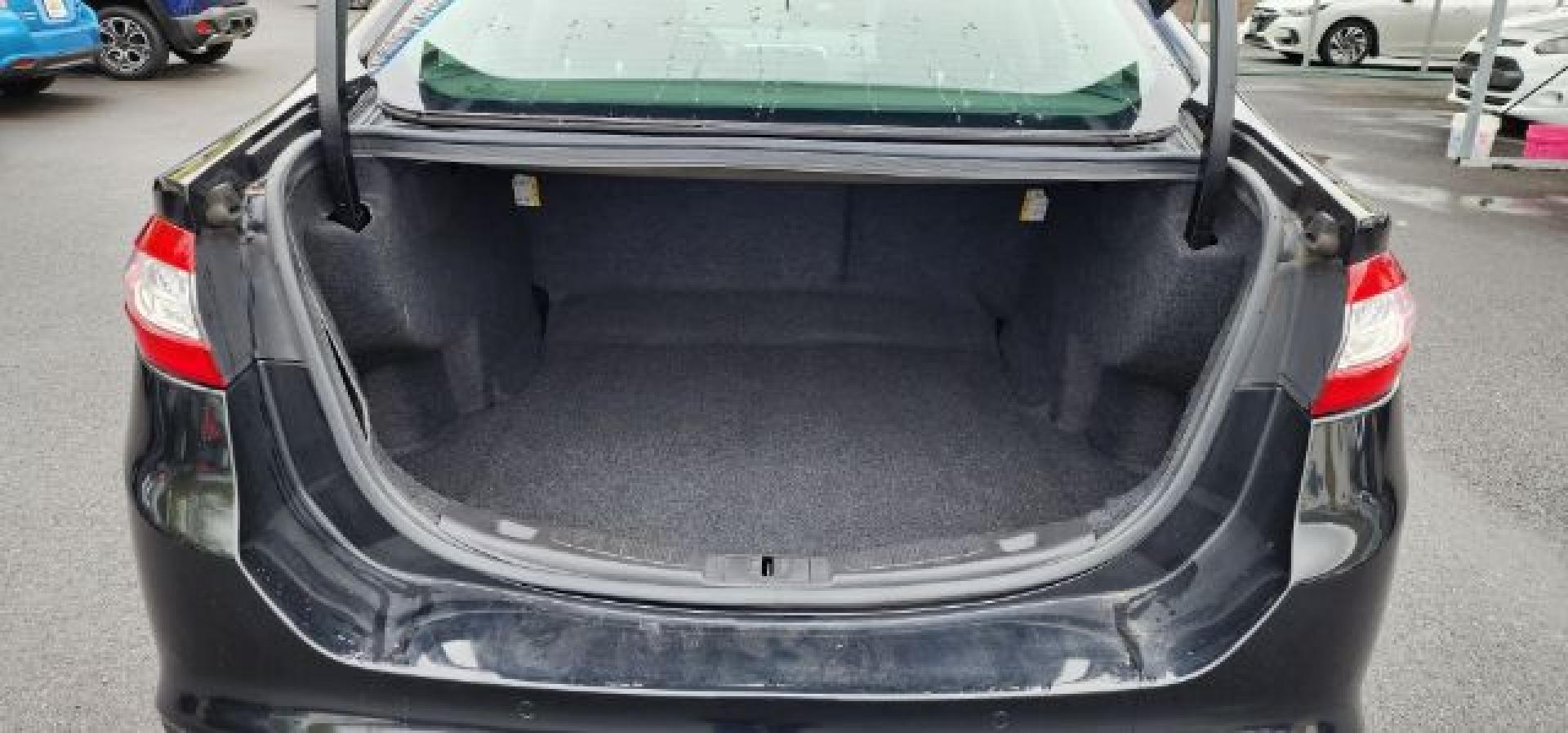 2015 BLACK /Charcoal Black Ford Fusion SE (3FA6P0H70FR) with an 2.5 L4 engine, AT transmission, located at 353 S. Mineral St., Keyser, WV, 26726, (304) 788-7887, 39.436451, -78.981674 - FOR A BETTER PRICE CALL PAUL AT 301-268-8150- Photo#10