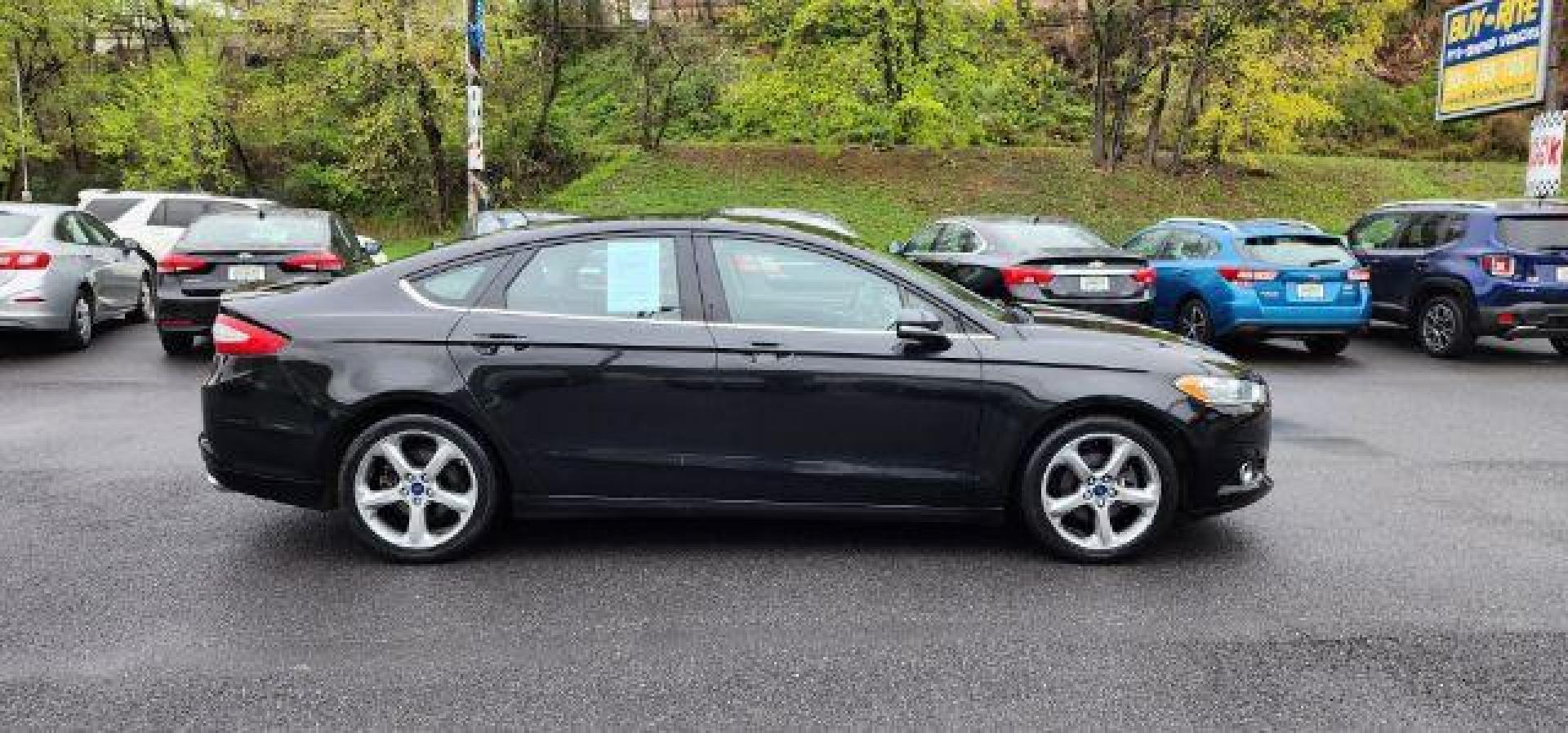 2015 BLACK /Charcoal Black Ford Fusion SE (3FA6P0H70FR) with an 2.5 L4 engine, AT transmission, located at 353 S. Mineral St., Keyser, WV, 26726, (304) 788-7887, 39.436451, -78.981674 - FOR A BETTER PRICE CALL PAUL AT 301-268-8150 - Photo#12