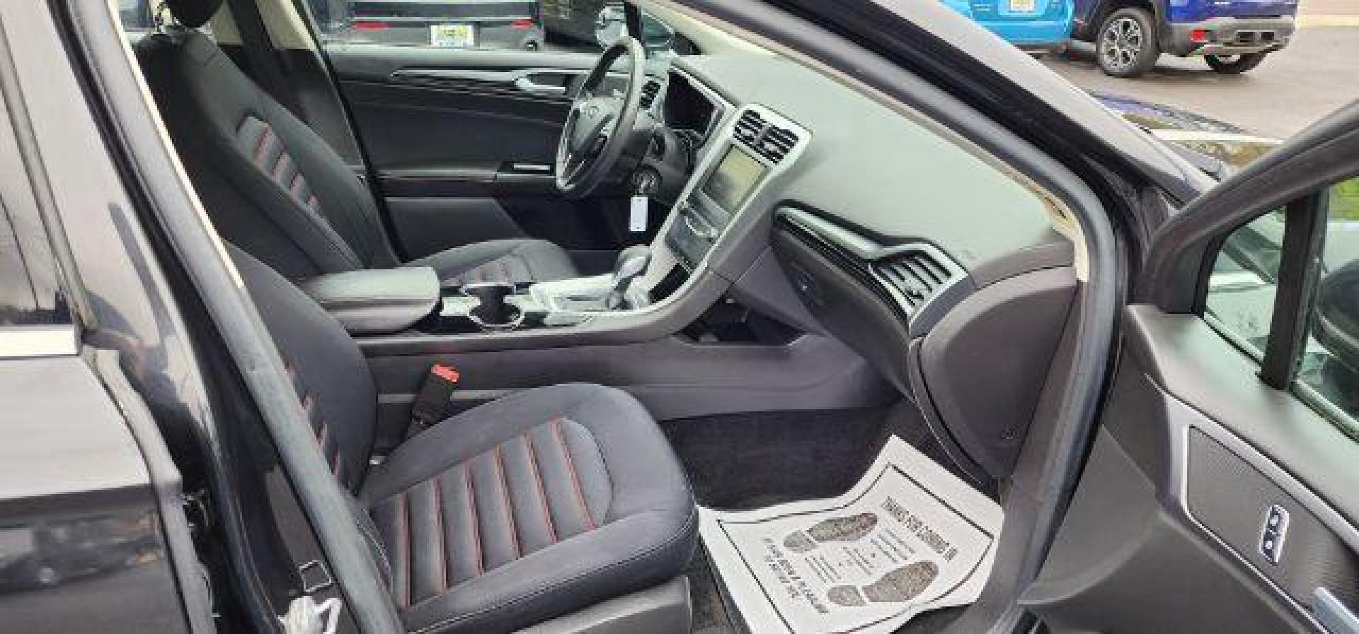 2015 BLACK /Charcoal Black Ford Fusion SE (3FA6P0H70FR) with an 2.5 L4 engine, AT transmission, located at 353 S. Mineral St., Keyser, WV, 26726, (304) 788-7887, 39.436451, -78.981674 - FOR A BETTER PRICE CALL PAUL AT 301-268-8150 - Photo#14