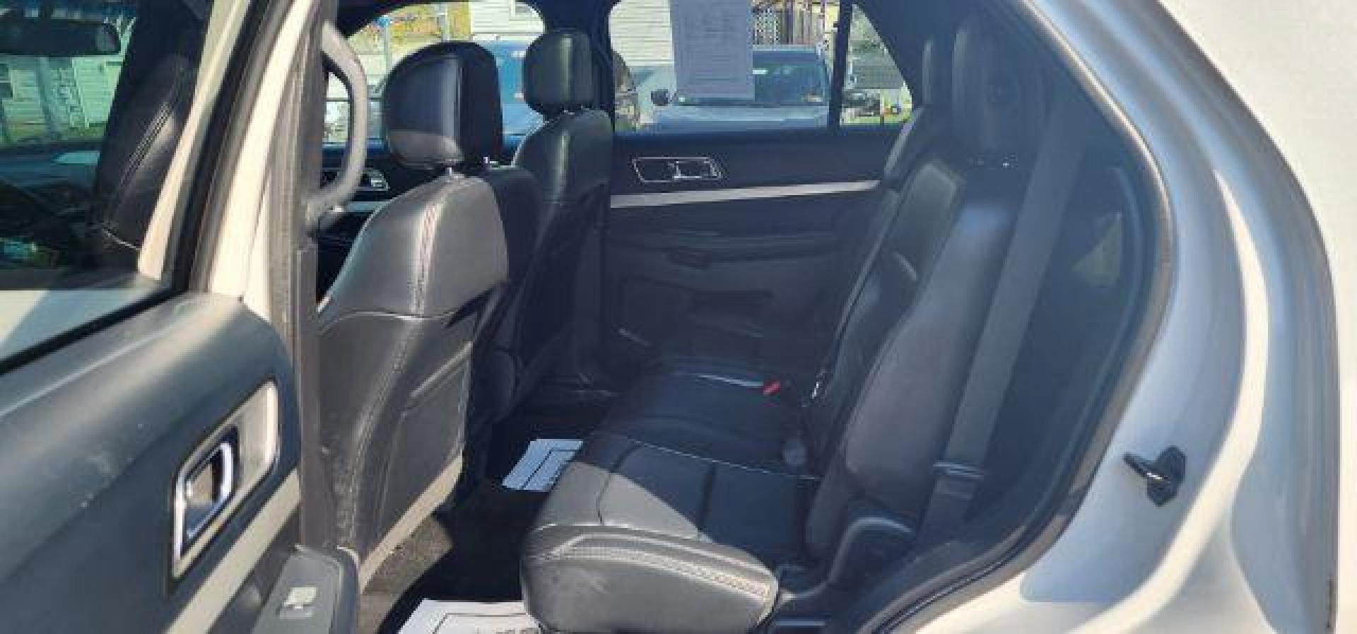 2016 WHITE /Ebony Black, leather Ford Explorer XLT FWD (1FM5K7D82GG) with an 3.5L V6 engine, AT transmission, located at 353 S. Mineral St., Keyser, WV, 26726, (304) 788-7887, 39.436451, -78.981674 - FOR A BETTER PRICE CALL PAUL AT 301-268-8150 - Photo#5