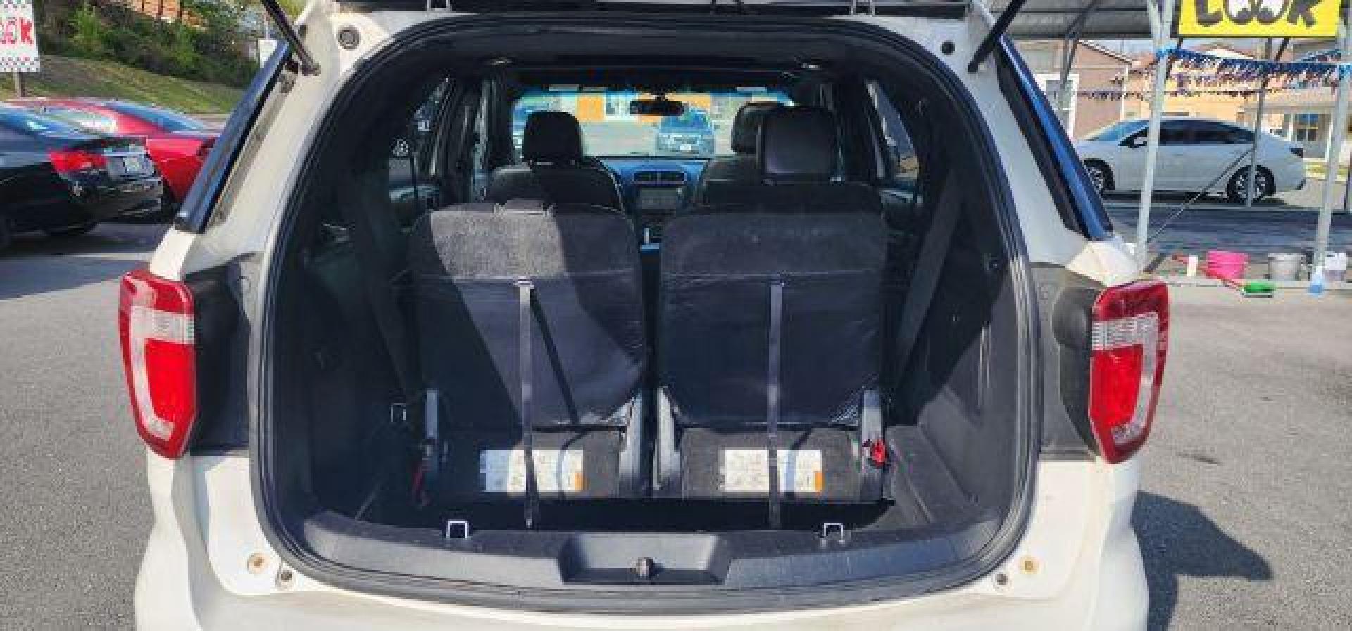 2016 WHITE /Ebony Black, leather Ford Explorer XLT FWD (1FM5K7D82GG) with an 3.5L V6 engine, AT transmission, located at 353 S. Mineral St., Keyser, WV, 26726, (304) 788-7887, 39.436451, -78.981674 - FOR A BETTER PRICE CALL PAUL AT 301-268-8150 - Photo#10