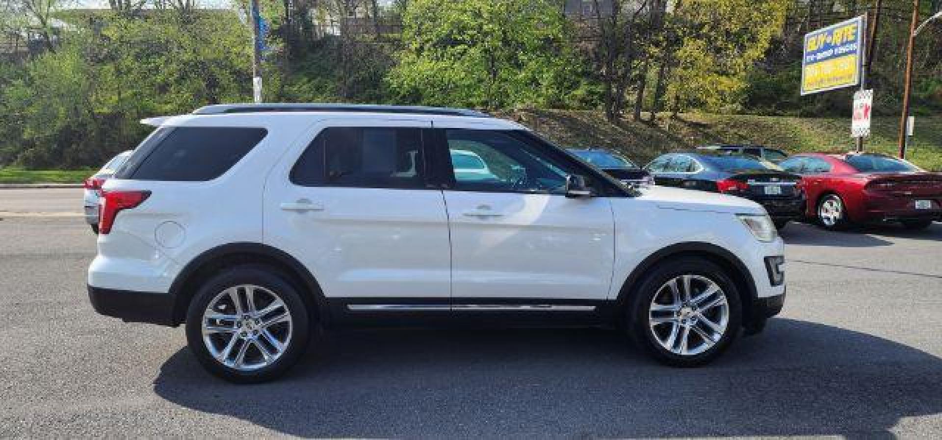 2016 WHITE /Ebony Black, leather Ford Explorer XLT FWD (1FM5K7D82GG) with an 3.5L V6 engine, AT transmission, located at 353 S. Mineral St., Keyser, WV, 26726, (304) 788-7887, 39.436451, -78.981674 - FOR A BETTER PRICE CALL PAUL AT 301-268-8150 - Photo#13