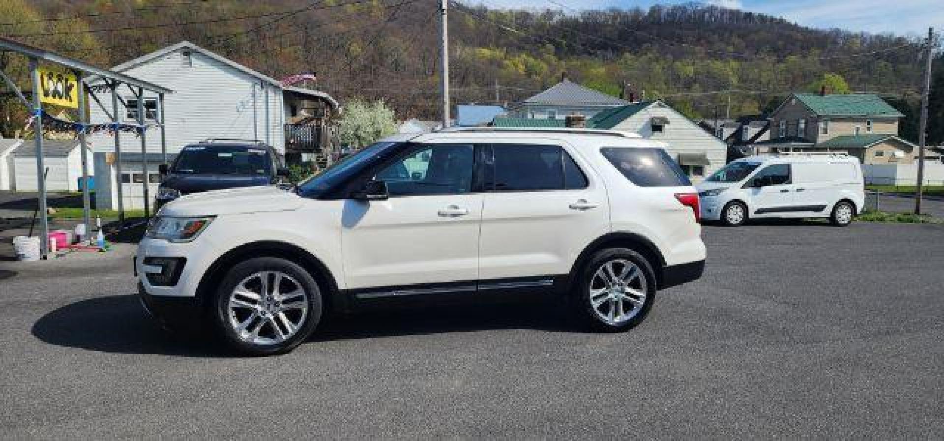 2016 WHITE /Ebony Black, leather Ford Explorer XLT FWD (1FM5K7D82GG) with an 3.5L V6 engine, AT transmission, located at 353 S. Mineral St., Keyser, WV, 26726, (304) 788-7887, 39.436451, -78.981674 - FOR A BETTER PRICE CALL PAUL AT 301-268-8150 - Photo#3