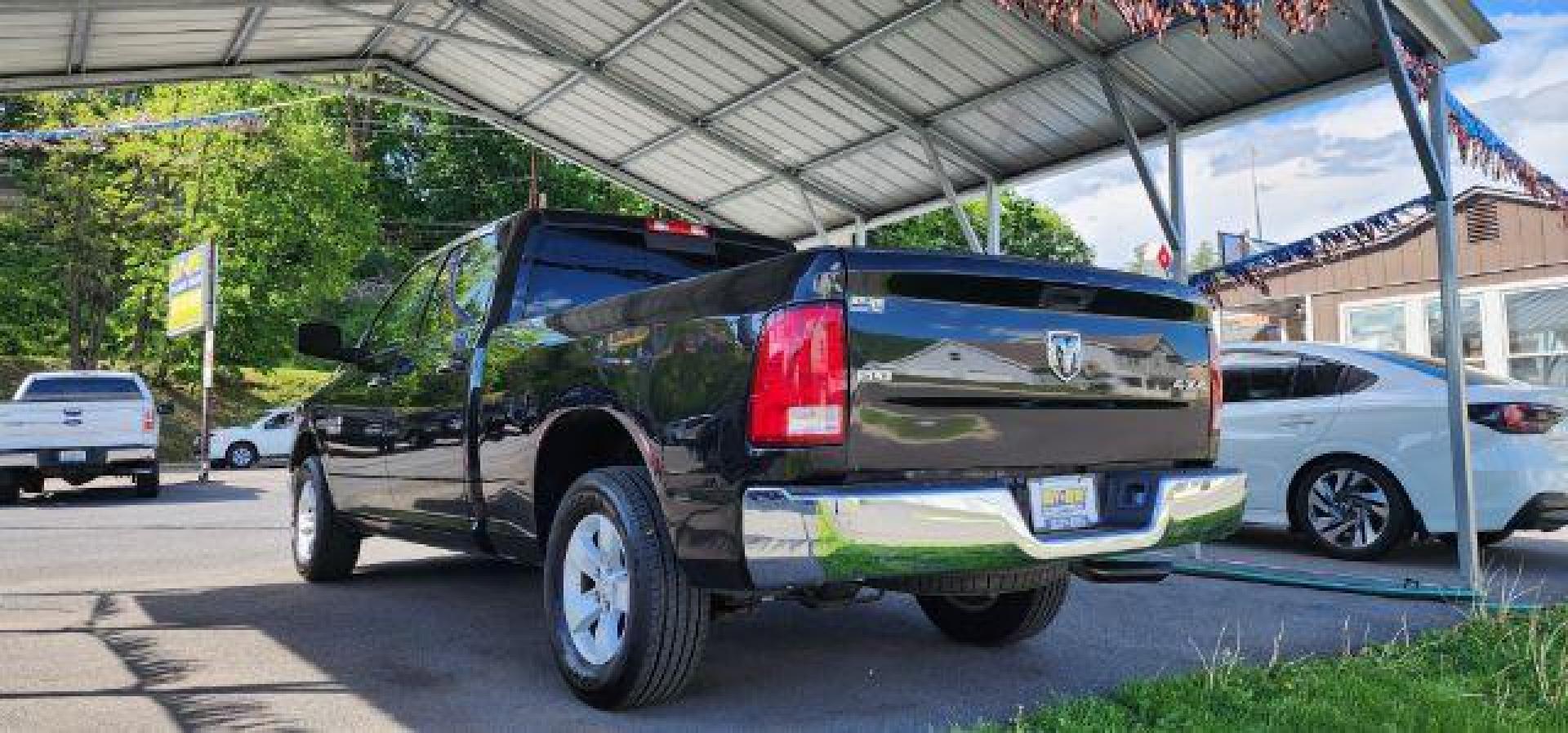 2017 BLACK /Black/Diesel Gray, cloth RAM 1500 SLT Crew Cab LWB 4WD (1C6RR7TT5HS) with an 5.7 V8 engine, AT transmission, located at 353 S. Mineral St., Keyser, WV, 26726, (304) 788-7887, 39.436451, -78.981674 - FOR A BETTER PRICE CALL PAUL AT 301-268-8150 - Photo#9