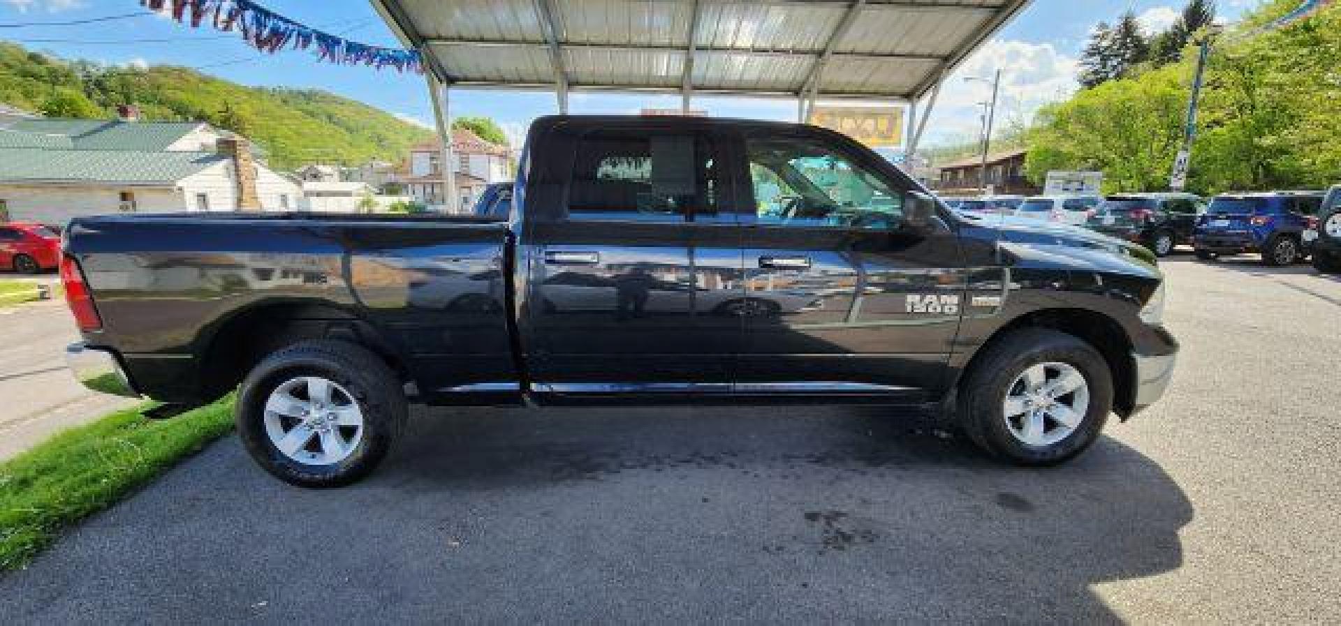 2017 BLACK /Black/Diesel Gray, cloth RAM 1500 SLT Crew Cab LWB 4WD (1C6RR7TT5HS) with an 5.7 V8 engine, AT transmission, located at 353 S. Mineral St., Keyser, WV, 26726, (304) 788-7887, 39.436451, -78.981674 - FOR A BETTER PRICE CALL PAUL AT 301-268-8150 - Photo#13