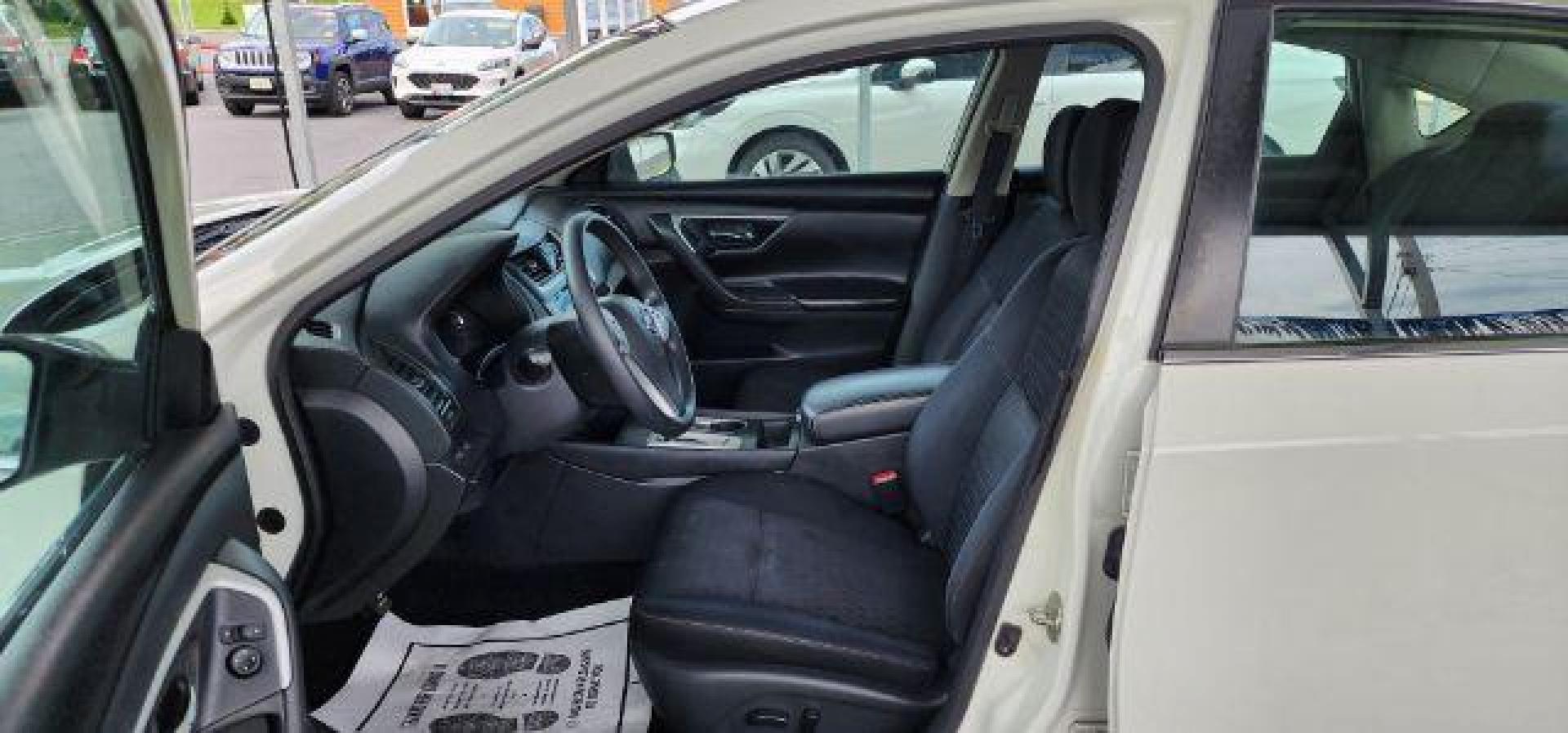 2018 White /Charcoal, cloth Nissan Altima 2.5 S (1N4AL3APXJC) with an 2.5 L4 engine, CVT transmission, located at 353 S. Mineral St., Keyser, WV, 26726, (304) 788-7887, 39.436451, -78.981674 - FOR A BETTER PRICE CALL PAUL AT 301-268-8150 - Photo#4