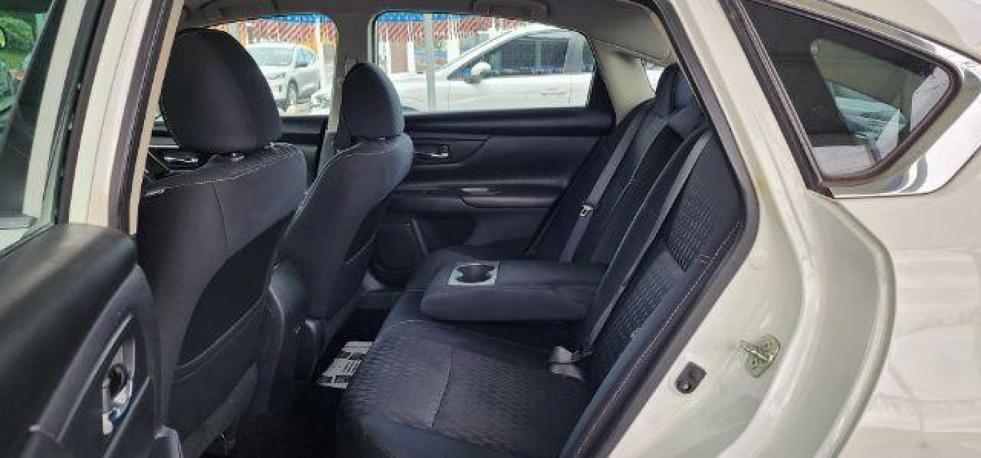 2018 White /Charcoal, cloth Nissan Altima 2.5 S (1N4AL3APXJC) with an 2.5 L4 engine, CVT transmission, located at 353 S. Mineral St., Keyser, WV, 26726, (304) 788-7887, 39.436451, -78.981674 - FOR A BETTER PRICE CALL PAUL AT 301-268-8150 - Photo#7
