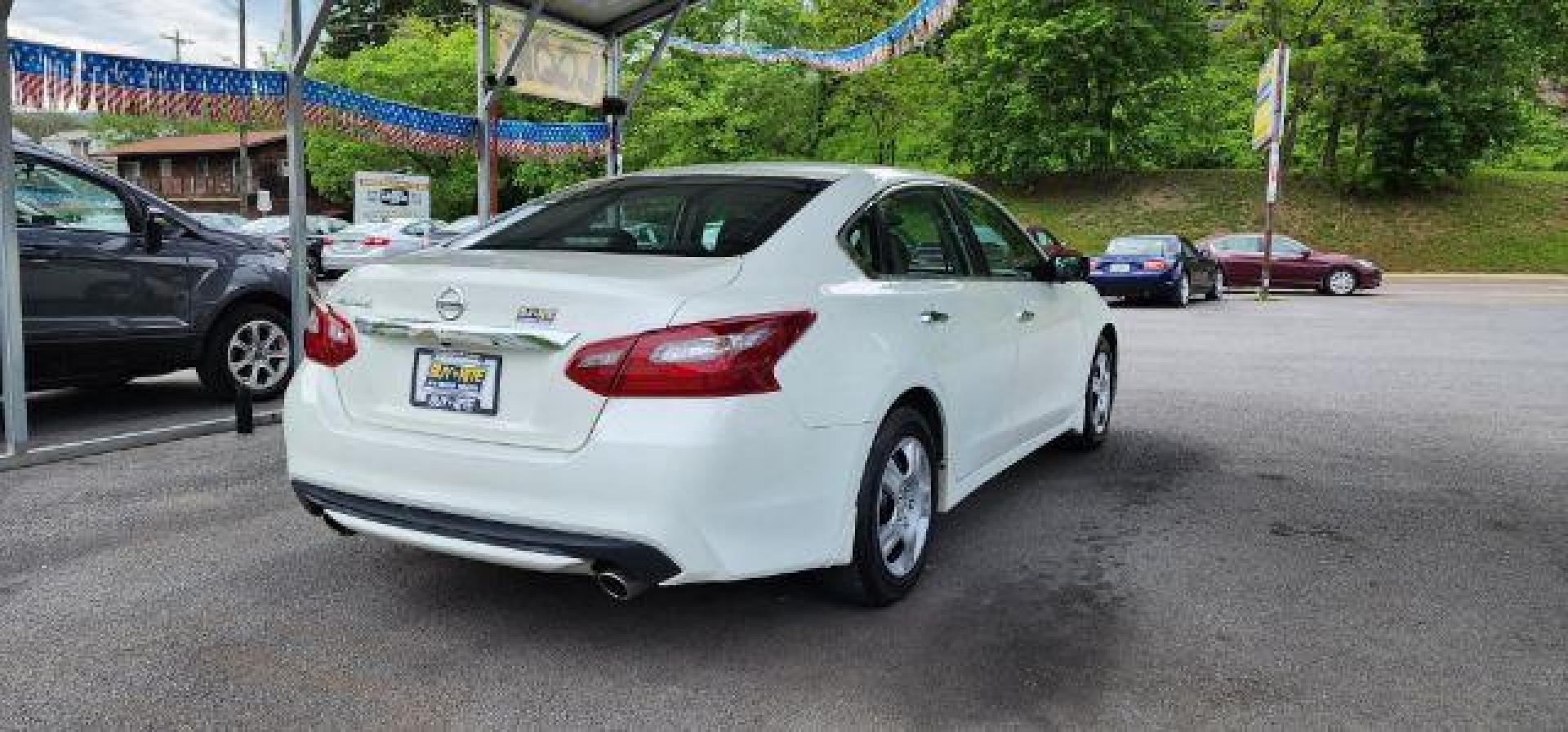 2018 White /Charcoal, cloth Nissan Altima 2.5 S (1N4AL3APXJC) with an 2.5 L4 engine, CVT transmission, located at 353 S. Mineral St., Keyser, WV, 26726, (304) 788-7887, 39.436451, -78.981674 - FOR A BETTER PRICE CALL PAUL AT 301-268-8150 - Photo#11