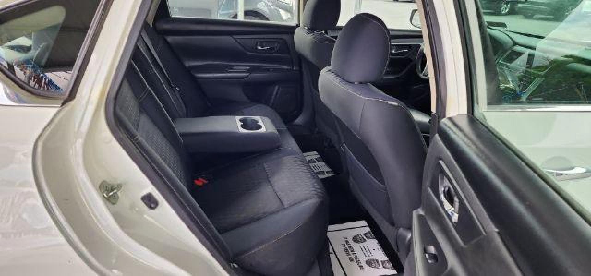 2018 White /Charcoal, cloth Nissan Altima 2.5 S (1N4AL3APXJC) with an 2.5 L4 engine, CVT transmission, located at 353 S. Mineral St., Keyser, WV, 26726, (304) 788-7887, 39.436451, -78.981674 - FOR A BETTER PRICE CALL PAUL AT 301-268-8150 - Photo#13