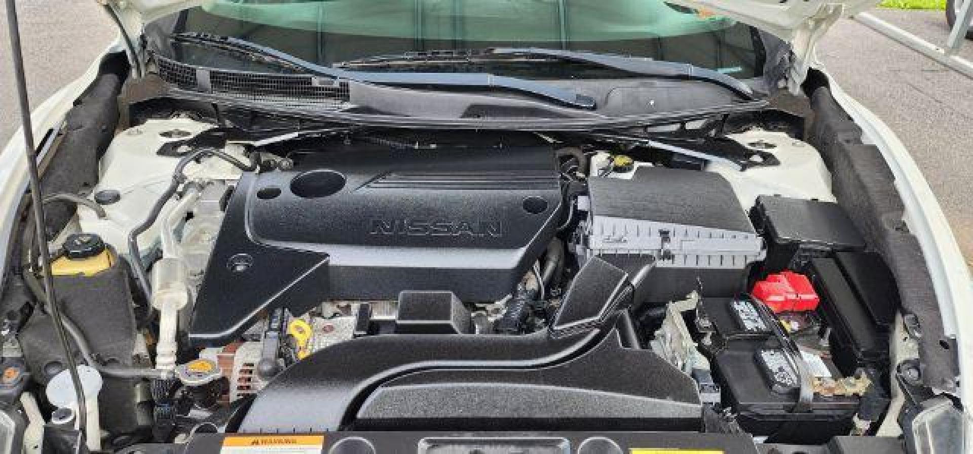 2018 White /Charcoal, cloth Nissan Altima 2.5 S (1N4AL3APXJC) with an 2.5 L4 engine, CVT transmission, located at 353 S. Mineral St., Keyser, WV, 26726, (304) 788-7887, 39.436451, -78.981674 - FOR A BETTER PRICE CALL PAUL AT 301-268-8150 - Photo#15