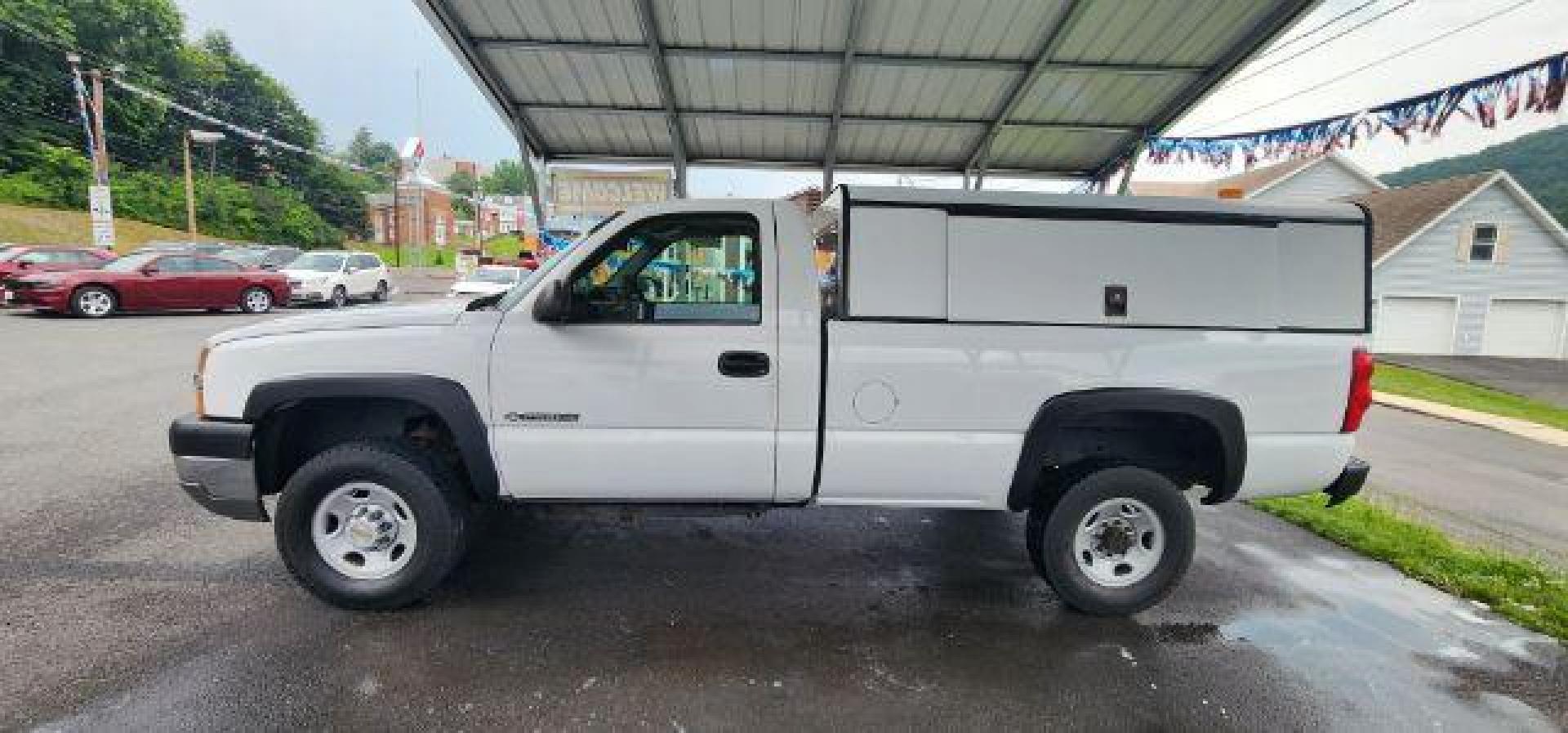 2003 WHITE /Dark Charcoal Chevrolet Silverado 2500HD Work Truck (1GCHK24U23E) with an 6.0L V8 engine, AT transmission, located at 353 S. Mineral St., Keyser, WV, 26726, (304) 788-7887, 39.436451, -78.981674 - Photo#3
