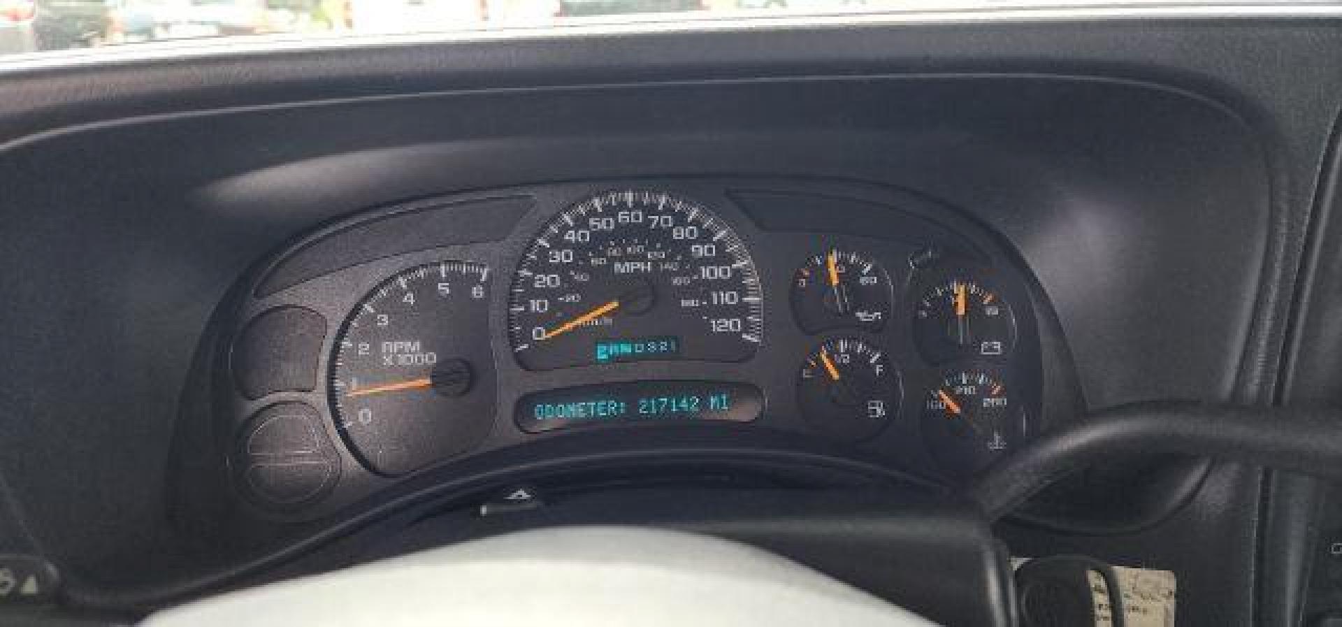 2003 WHITE /Dark Charcoal Chevrolet Silverado 2500HD Work Truck (1GCHK24U23E) with an 6.0L V8 engine, AT transmission, located at 353 S. Mineral St., Keyser, WV, 26726, (304) 788-7887, 39.436451, -78.981674 - Photo#5