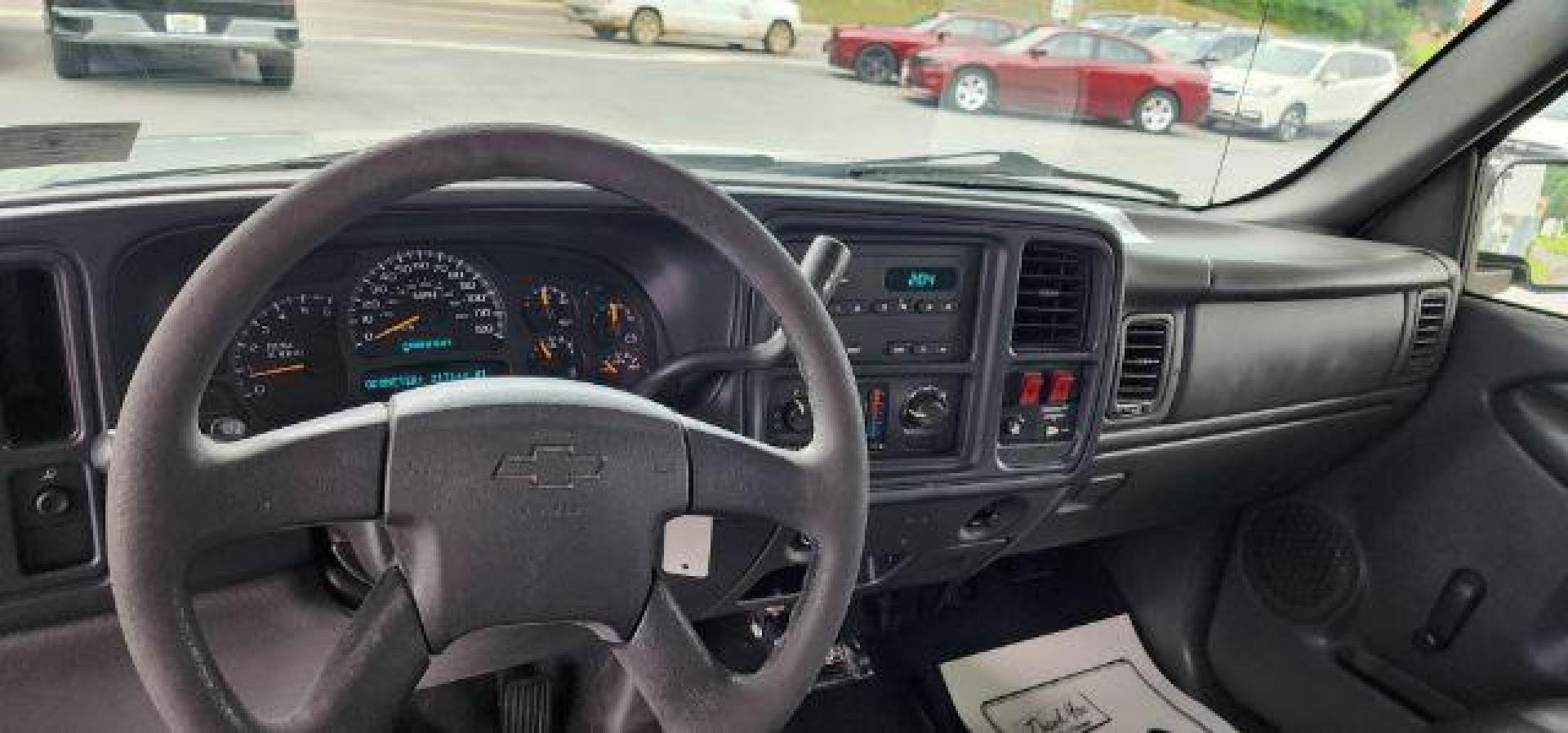 2003 WHITE /Dark Charcoal Chevrolet Silverado 2500HD Work Truck (1GCHK24U23E) with an 6.0L V8 engine, AT transmission, located at 353 S. Mineral St., Keyser, WV, 26726, (304) 788-7887, 39.436451, -78.981674 - Photo#6