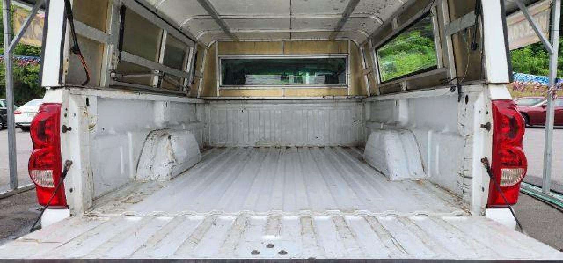 2003 WHITE /Dark Charcoal Chevrolet Silverado 2500HD Work Truck (1GCHK24U23E) with an 6.0L V8 engine, AT transmission, located at 353 S. Mineral St., Keyser, WV, 26726, (304) 788-7887, 39.436451, -78.981674 - Photo#9