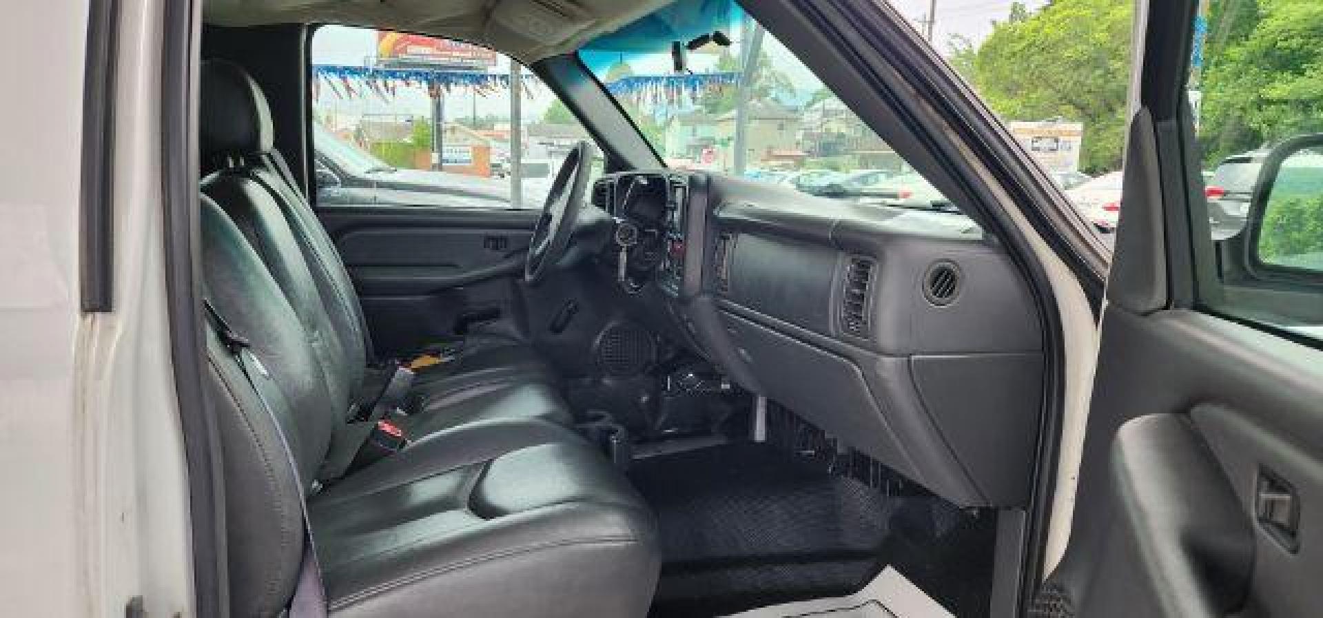 2003 WHITE /Dark Charcoal Chevrolet Silverado 2500HD Work Truck (1GCHK24U23E) with an 6.0L V8 engine, AT transmission, located at 353 S. Mineral St., Keyser, WV, 26726, (304) 788-7887, 39.436451, -78.981674 - Photo#12