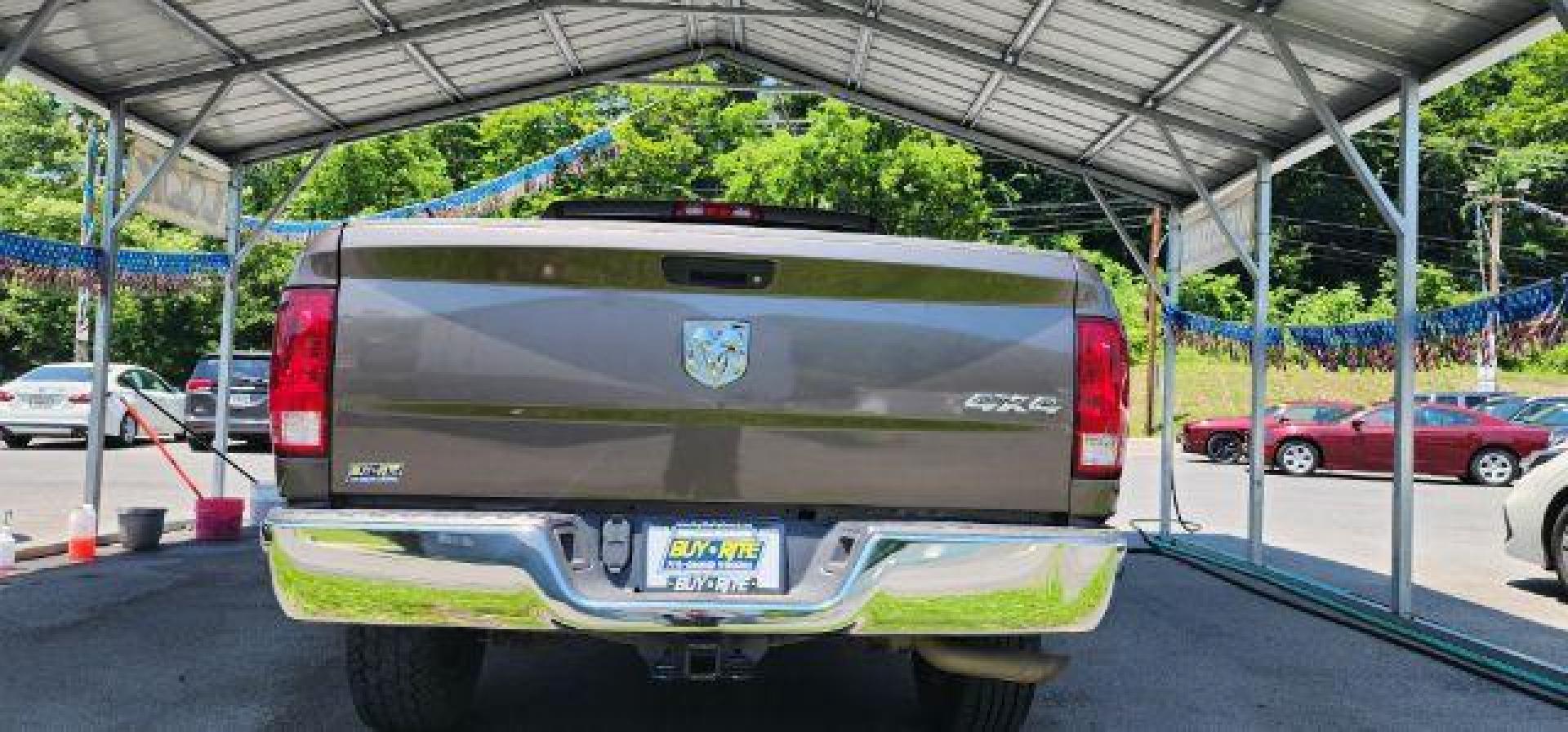 2018 BROWN /Black/Diesel Gray, vinyl RAM 1500 Tradesman Crew Cab LWB 4WD (1C6RR7ST2JS) with an 5.7 V8 engine, AT transmission, located at 353 S. Mineral St., Keyser, WV, 26726, (304) 788-7887, 39.436451, -78.981674 - Photo#9