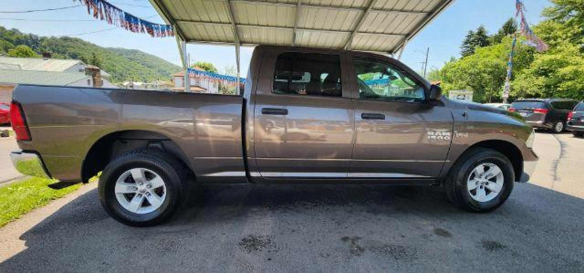 2018 BROWN /Black/Diesel Gray, vinyl RAM 1500 Tradesman Crew Cab LWB 4WD (1C6RR7ST2JS) with an 5.7 V8 engine, AT transmission, located at 353 S. Mineral St., Keyser, WV, 26726, (304) 788-7887, 39.436451, -78.981674 - Photo#12