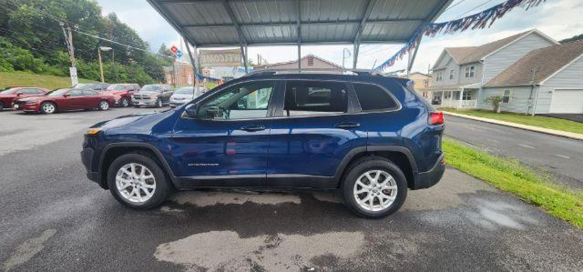 2018 BLUE /Black Jeep Cherokee Latitude Plus 4x4 (1C4PJMLX1JD) with an 3.2L V6 engine, AT transmission, located at 353 S. Mineral St., Keyser, WV, 26726, (304) 788-7887, 39.436451, -78.981674 - Photo#3