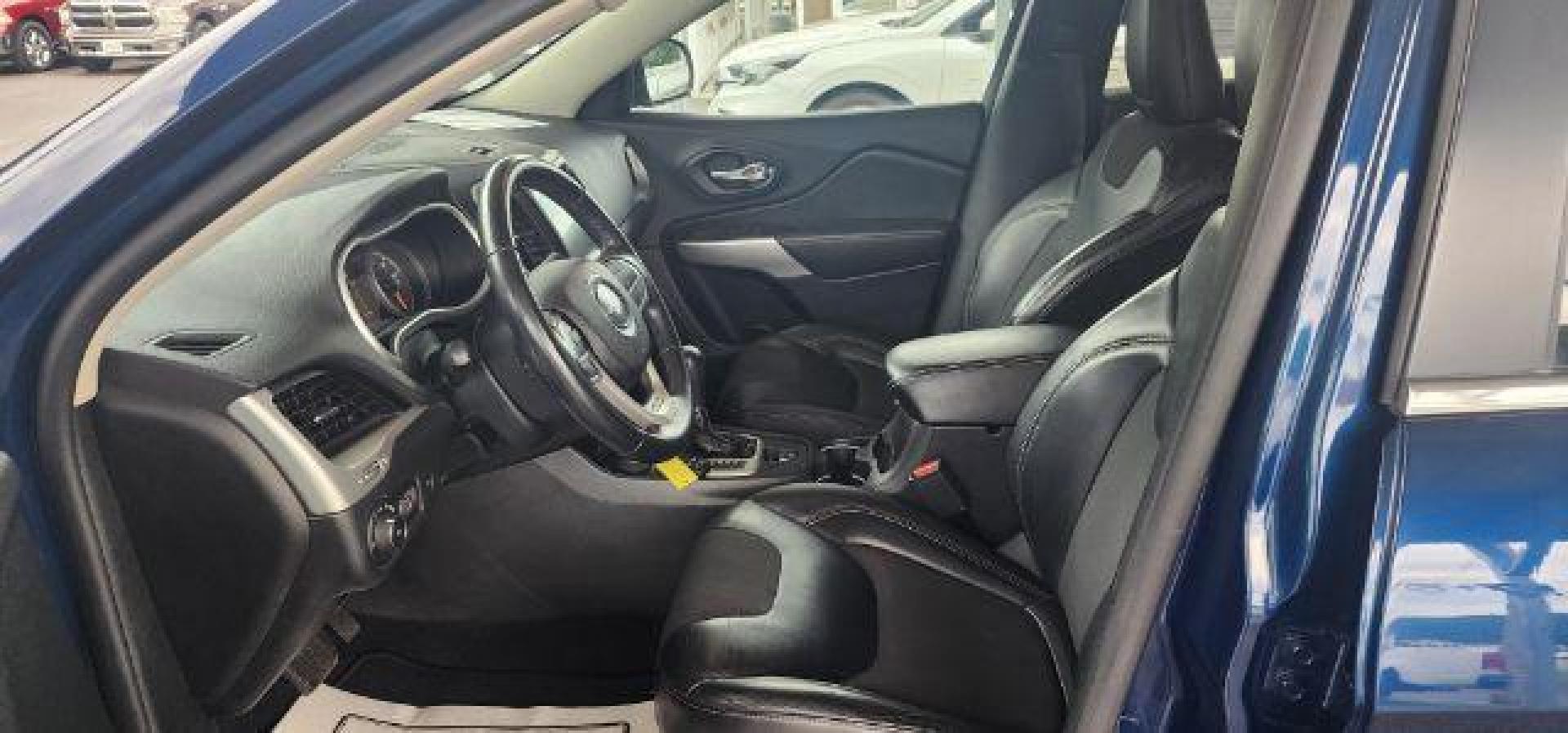 2018 BLUE /Black Jeep Cherokee Latitude Plus 4x4 (1C4PJMLX1JD) with an 3.2L V6 engine, AT transmission, located at 353 S. Mineral St., Keyser, WV, 26726, (304) 788-7887, 39.436451, -78.981674 - Photo#4