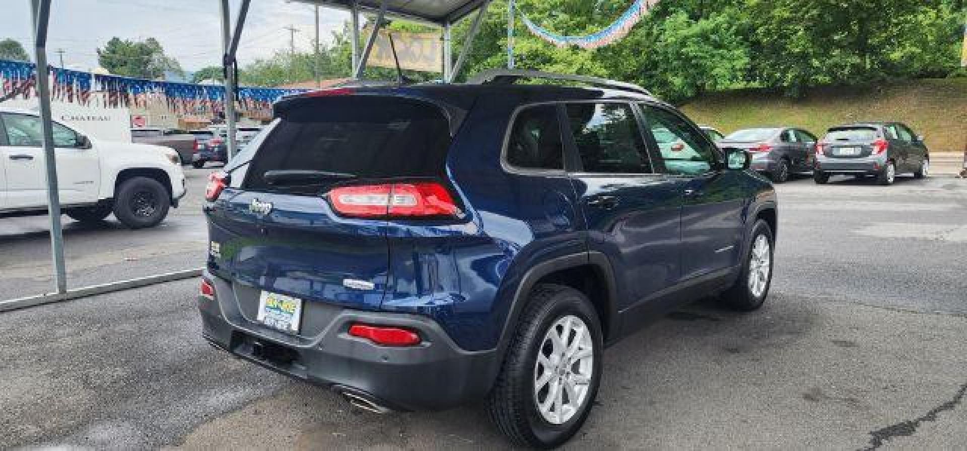 2018 BLUE /Black Jeep Cherokee Latitude Plus 4x4 (1C4PJMLX1JD) with an 3.2L V6 engine, AT transmission, located at 353 S. Mineral St., Keyser, WV, 26726, (304) 788-7887, 39.436451, -78.981674 - Photo#11