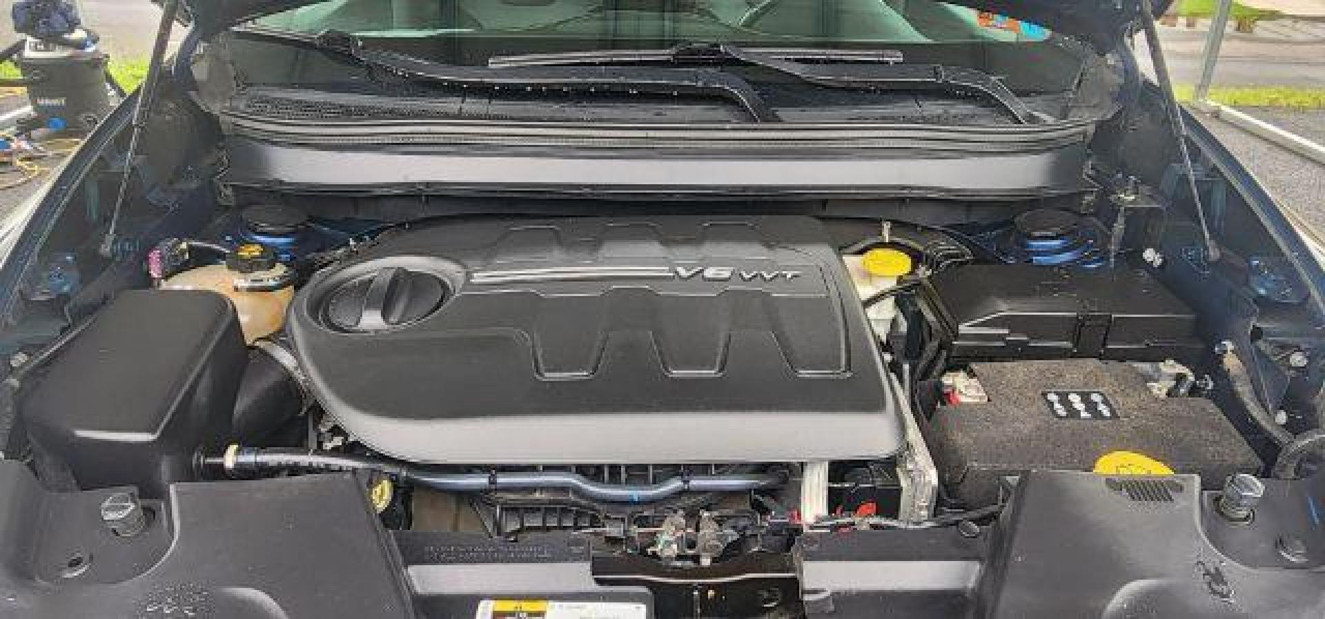 2018 BLUE /Black Jeep Cherokee Latitude Plus 4x4 (1C4PJMLX1JD) with an 3.2L V6 engine, AT transmission, located at 353 S. Mineral St., Keyser, WV, 26726, (304) 788-7887, 39.436451, -78.981674 - Photo#15