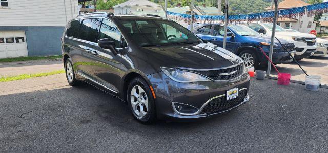 photo of 2017 CHRYSLER PACIFICA TRG