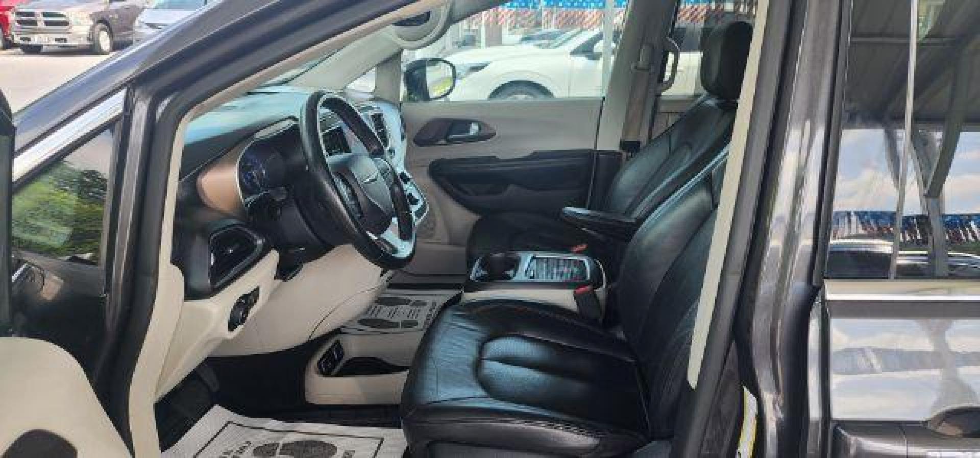 2017 GRAY /Leather Black CHRYSLER PACIFICA TRG (2C4RC1EG1HR) with an 3.6L V6 engine, AT transmission, located at 353 S. Mineral St., Keyser, WV, 26726, (304) 788-7887, 39.436451, -78.981674 - Photo#4