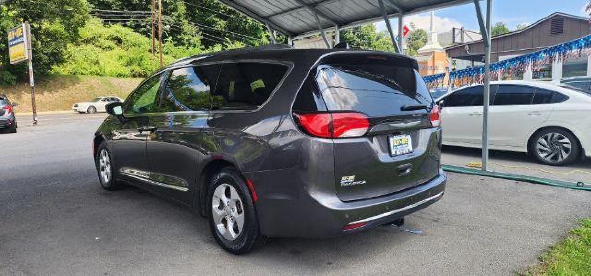 2017 GRAY /Leather Black CHRYSLER PACIFICA TRG (2C4RC1EG1HR) with an 3.6L V6 engine, AT transmission, located at 353 S. Mineral St., Keyser, WV, 26726, (304) 788-7887, 39.436451, -78.981674 - Photo#9
