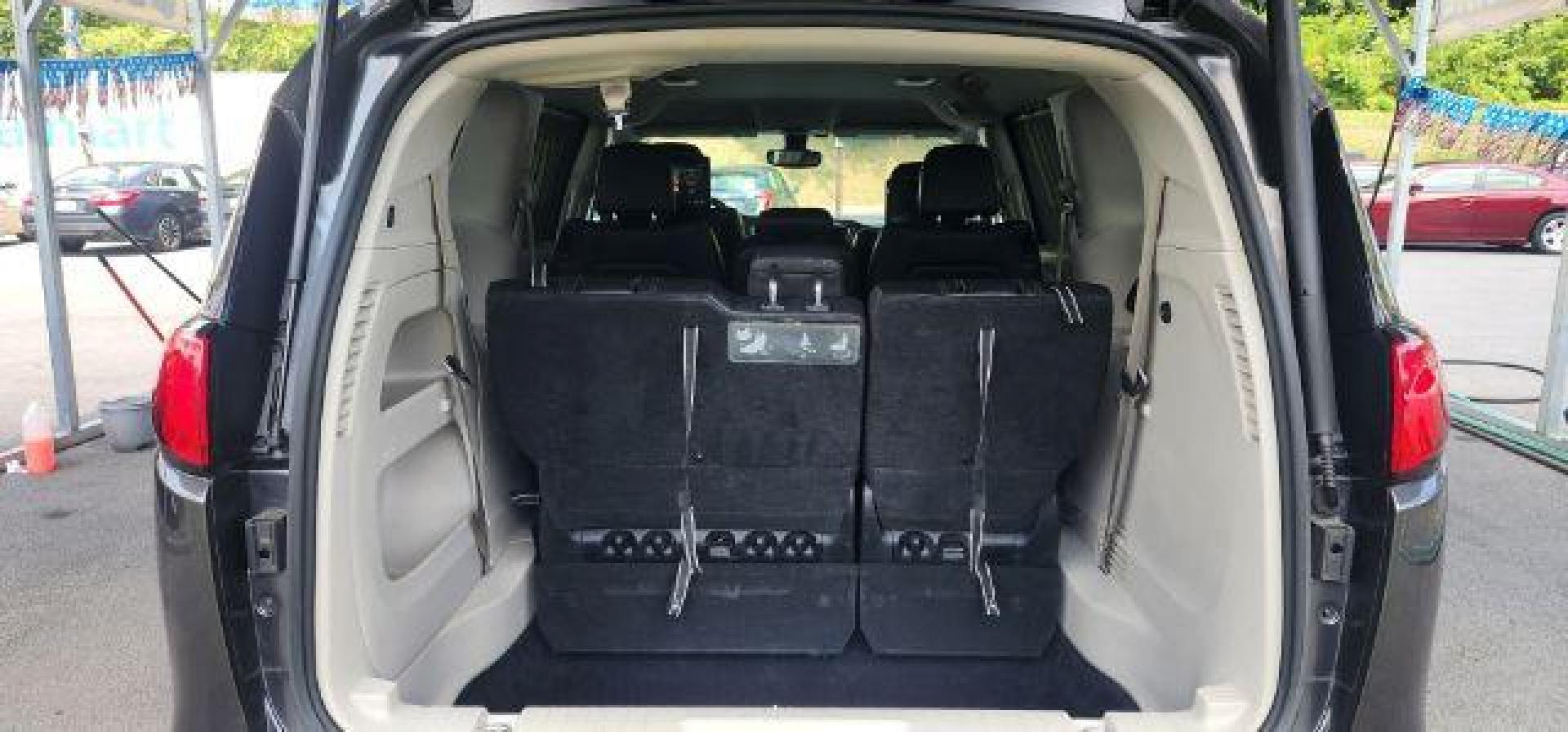 2017 GRAY /Leather Black CHRYSLER PACIFICA TRG (2C4RC1EG1HR) with an 3.6L V6 engine, AT transmission, located at 353 S. Mineral St., Keyser, WV, 26726, (304) 788-7887, 39.436451, -78.981674 - Photo#11